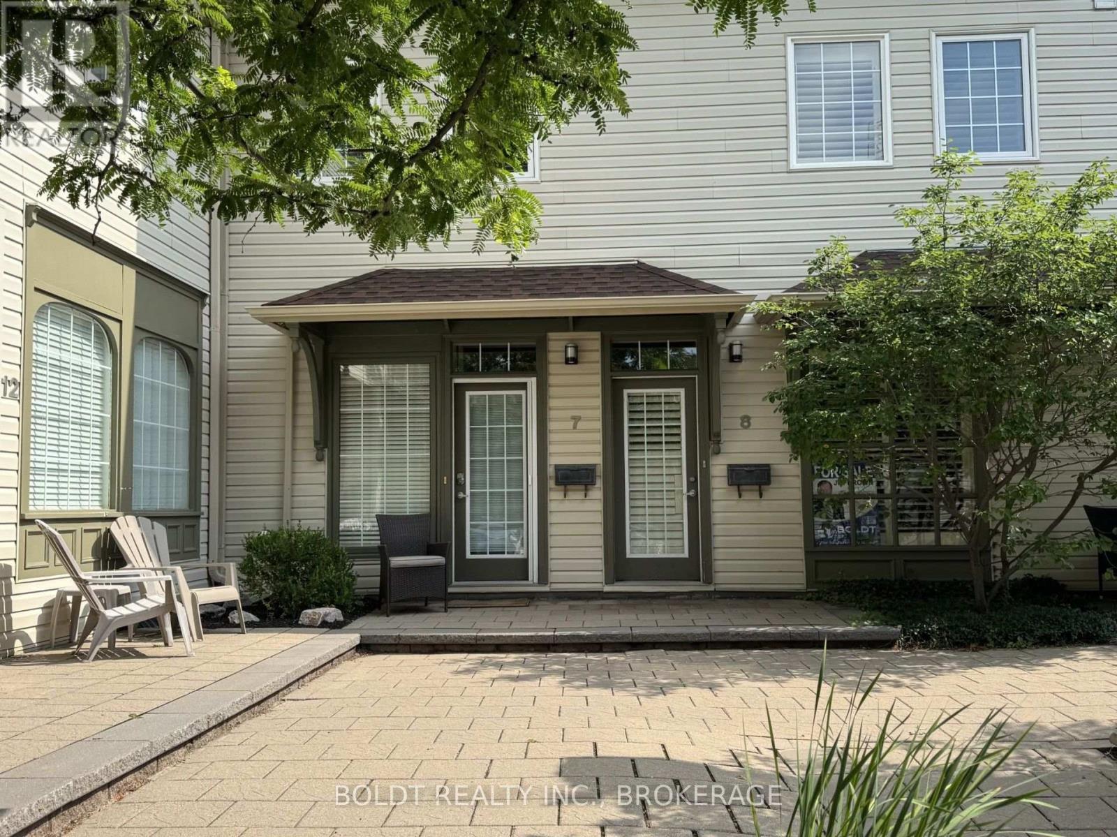8 - 49 Ontario Street, Grimsby, Ontario  L3M 3H2 - Photo 1 - X13509874