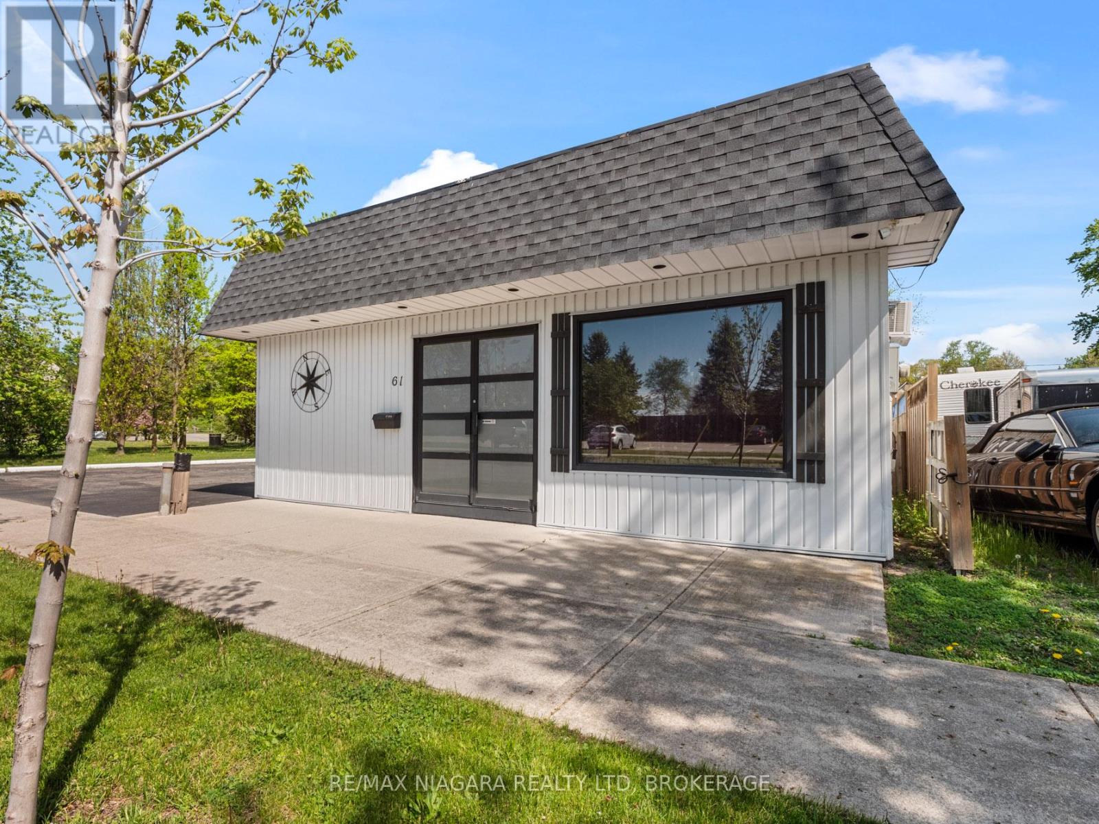 61 Queen Street, Fort Erie, Ontario  L2A 1T7 - Photo 2 - X13511760