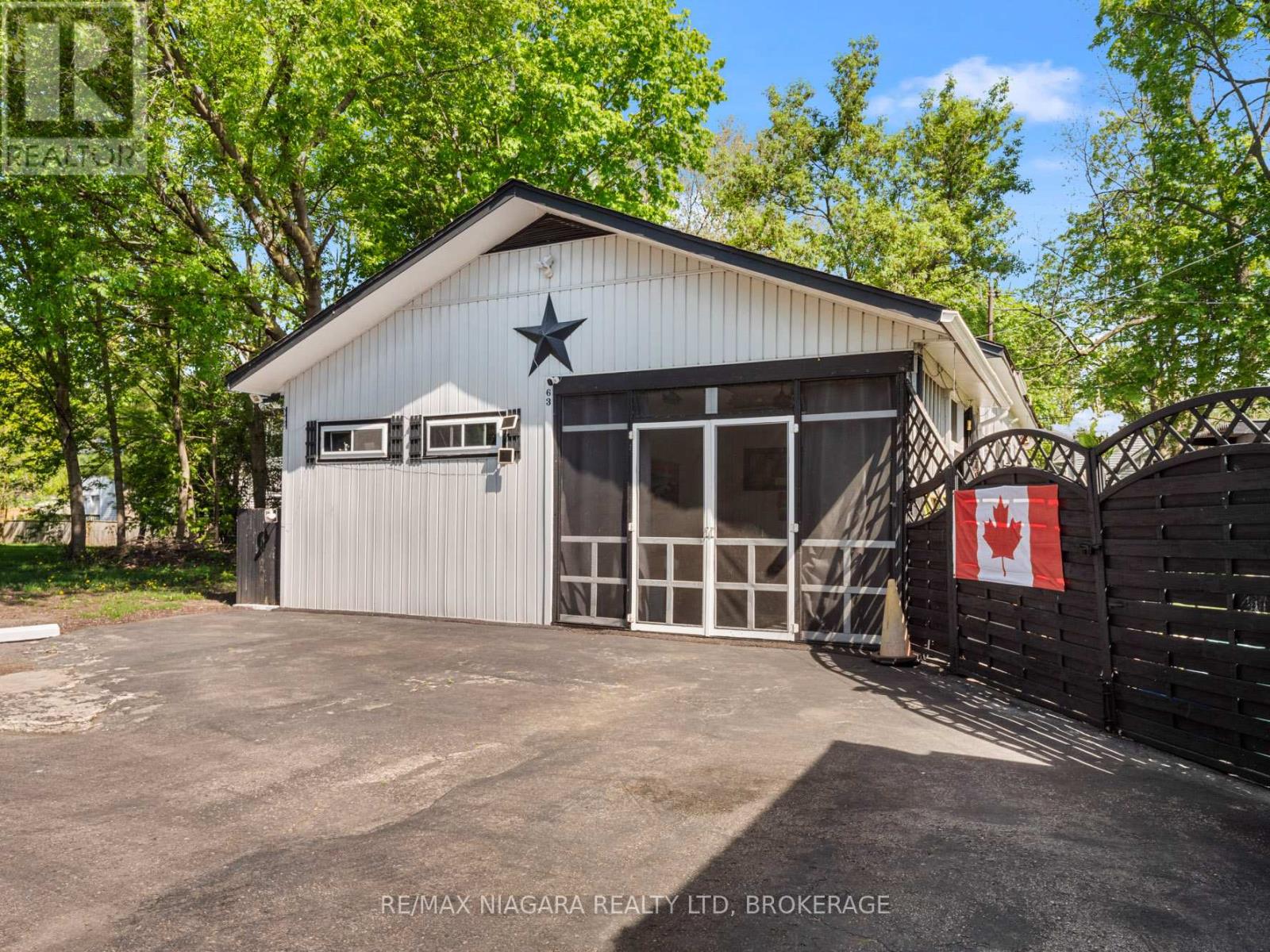 61 Queen Street, Fort Erie, Ontario  L2A 1T7 - Photo 3 - X13511760