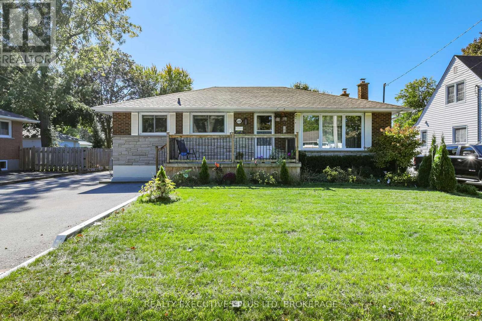 6528 Stamford Green Drive, Niagara Falls, Ontario  L2J 1T8 - Photo 2 - X13516144