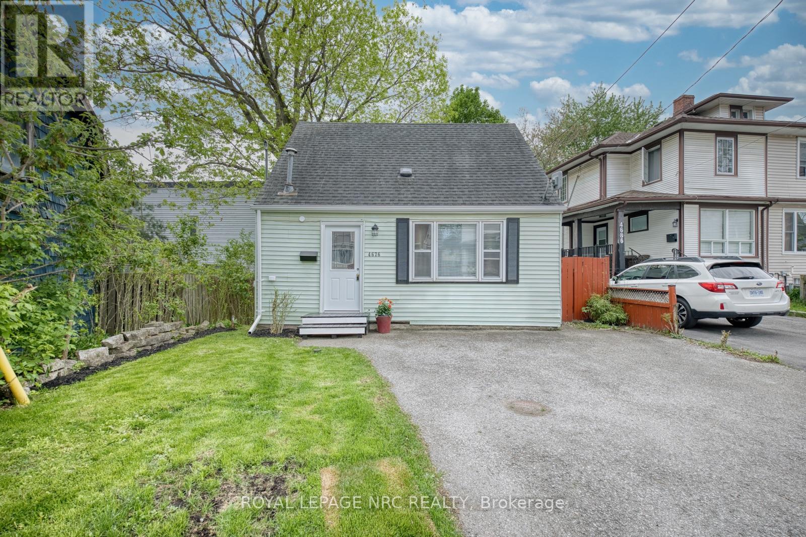 4676 Mcdougall Crescent, Niagara Falls, Ontario  L2E 1B7 - Photo 1 - X13519020