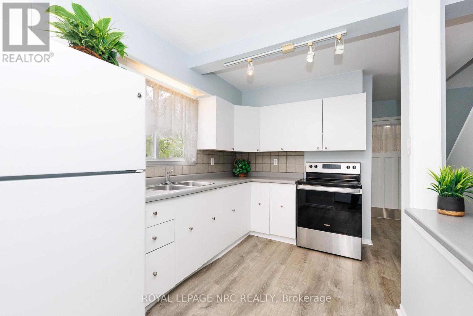 4676 Mcdougall Crescent, Niagara Falls, Ontario  L2E 1B7 - Photo 4 - X13519020