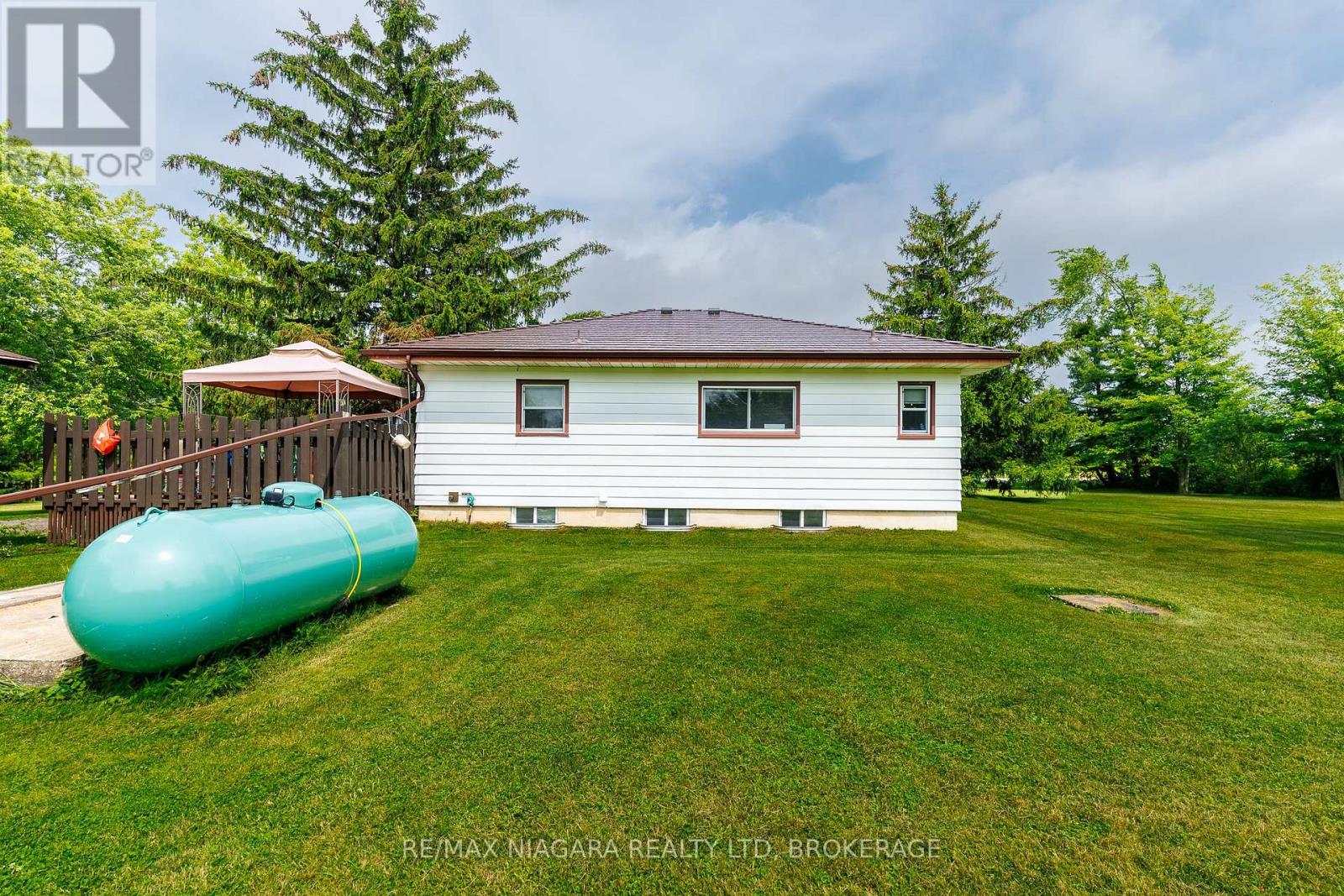 2561 Point Abino Road N, Fort Erie, Ontario  L0S 1S0 - Photo 9 - X13519354