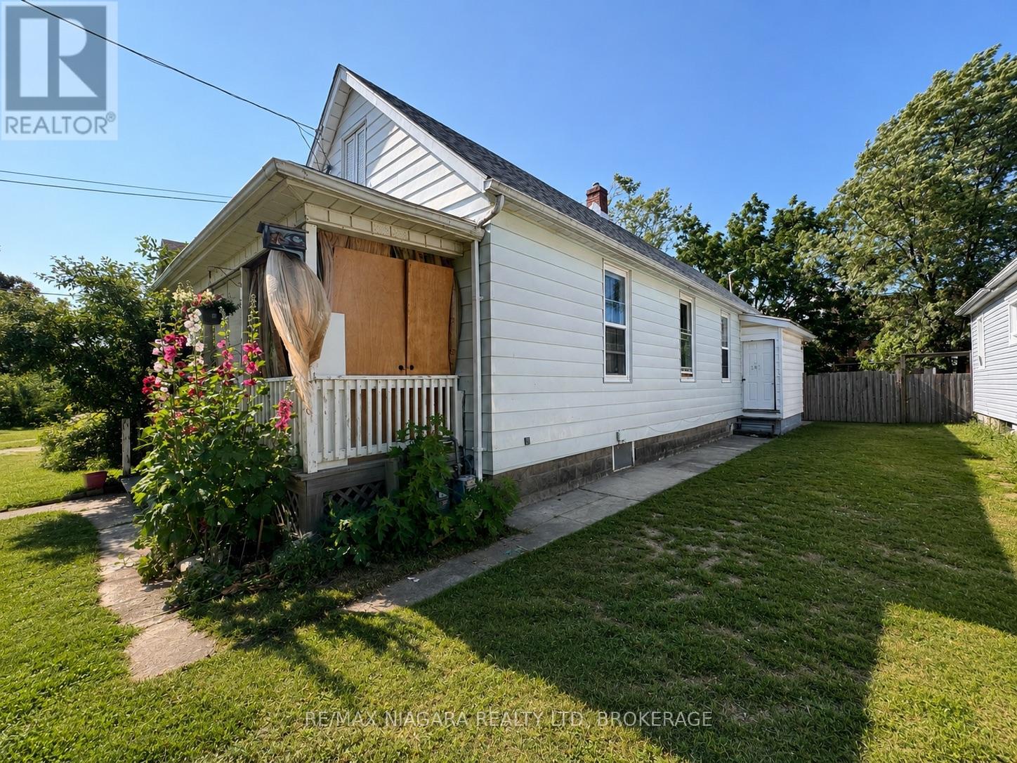 136 Regent Street, Welland, Ontario  L3B 4H8 - Photo 2 - X13524082