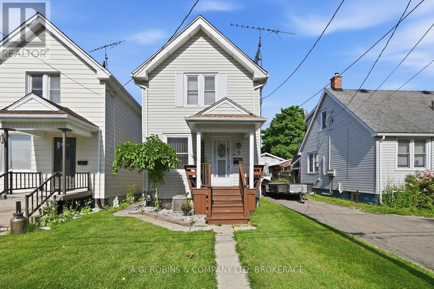 4 Clifford Avenue, Welland, Ontario  L3C 2G1 - Photo 1 - X13525352