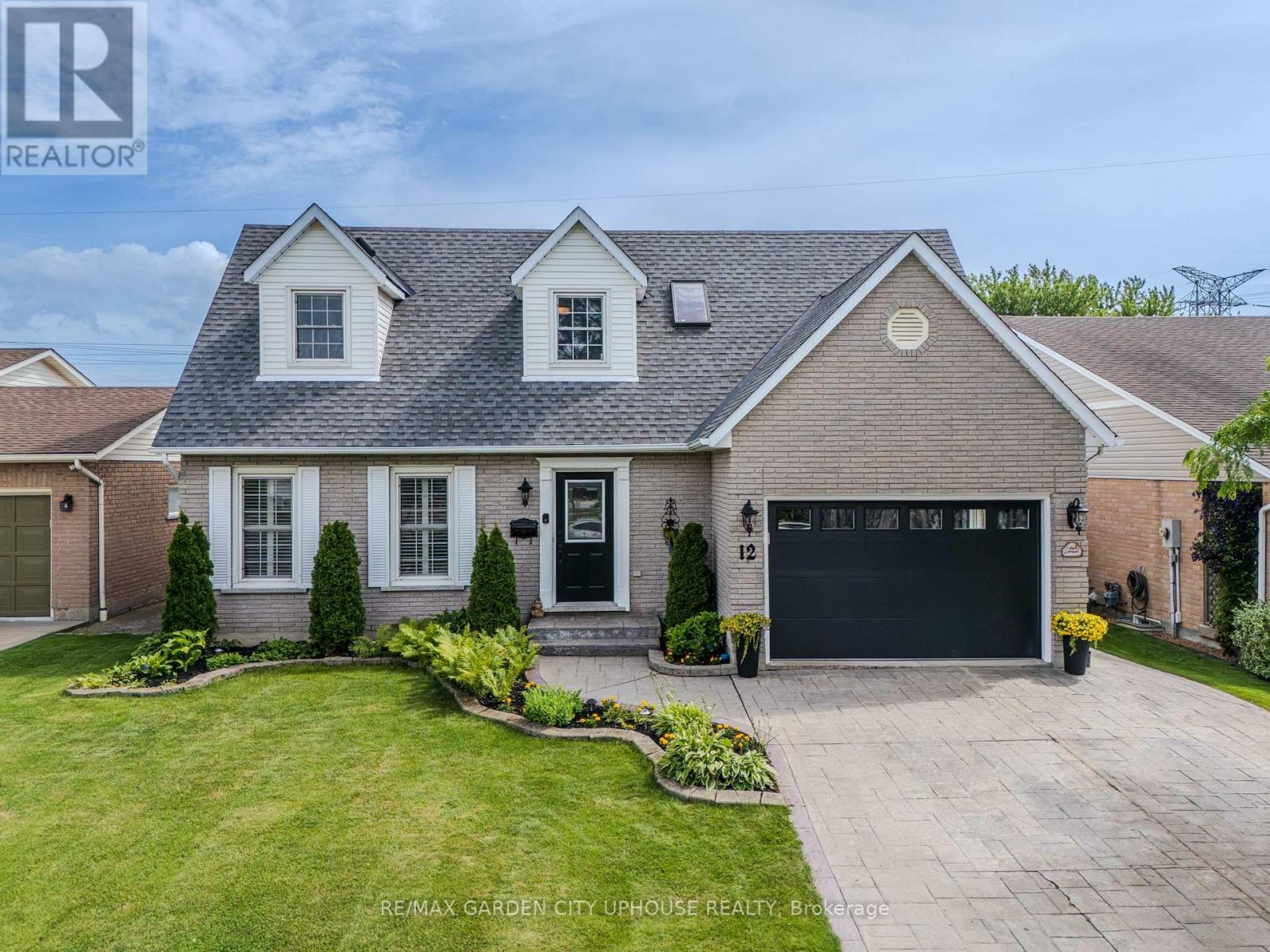 12 Foxhill Crescent, St. Catharines, Ontario  L2S 3T9 - Photo 1 - X13534410
