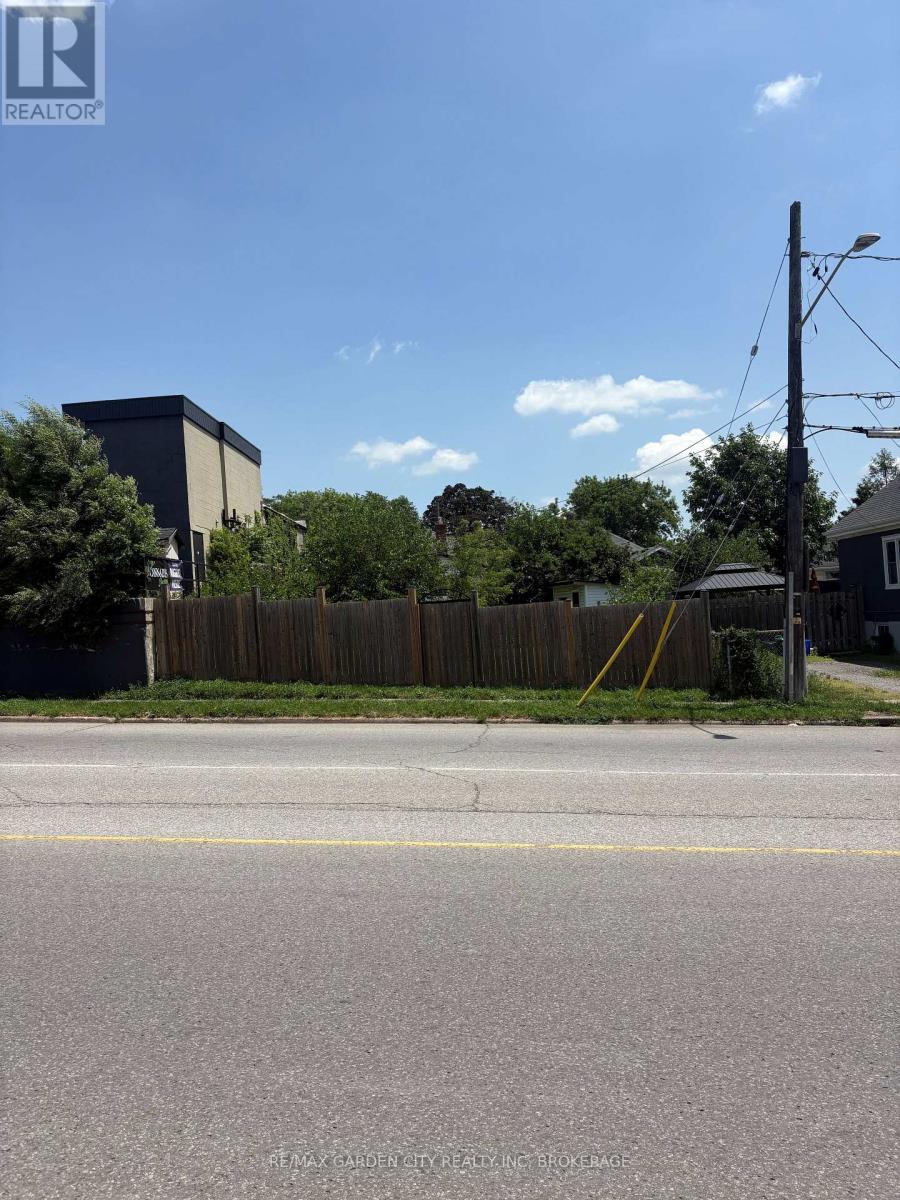 236 Westchester Crescent, St. Catharines, Ontario  L2P 2V8 - Photo 1 - X13535324