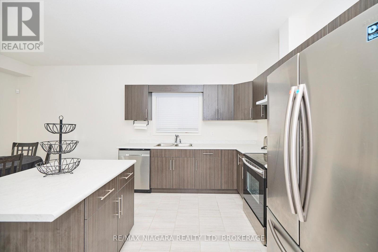 3595 Carolina Court, Fort Erie, Ontario  L0S 1N0 - Photo 12 - X13535532