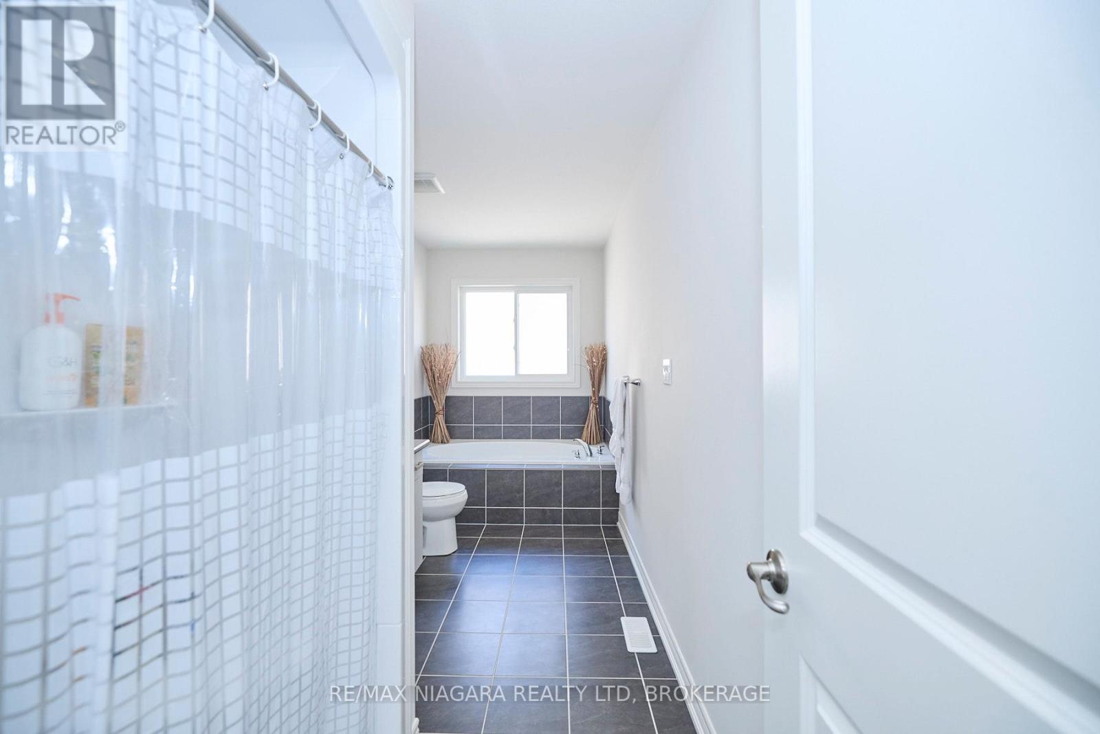 3595 Carolina Court, Fort Erie, Ontario  L0S 1N0 - Photo 17 - X13535532