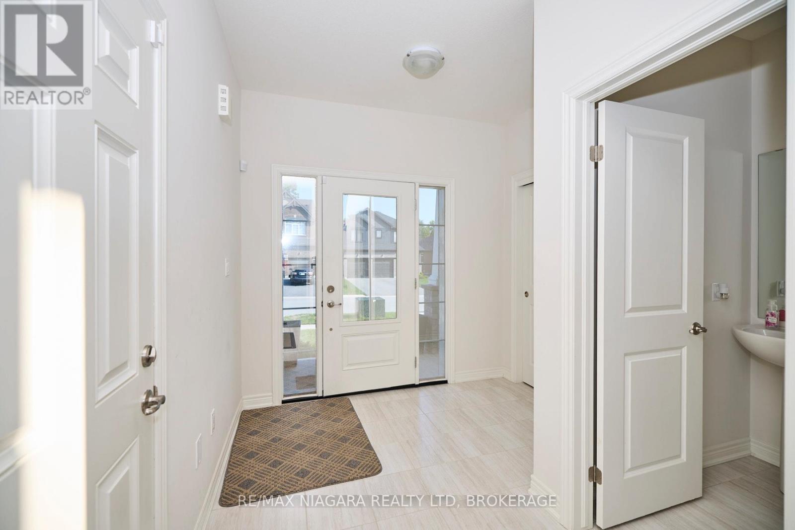 3595 Carolina Court, Fort Erie, Ontario  L0S 1N0 - Photo 4 - X13535532