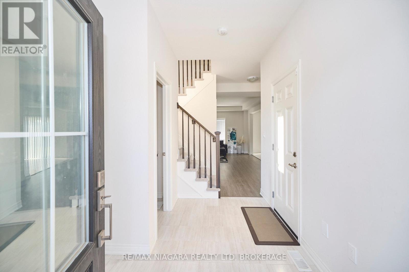3595 Carolina Court, Fort Erie, Ontario  L0S 1N0 - Photo 5 - X13535532