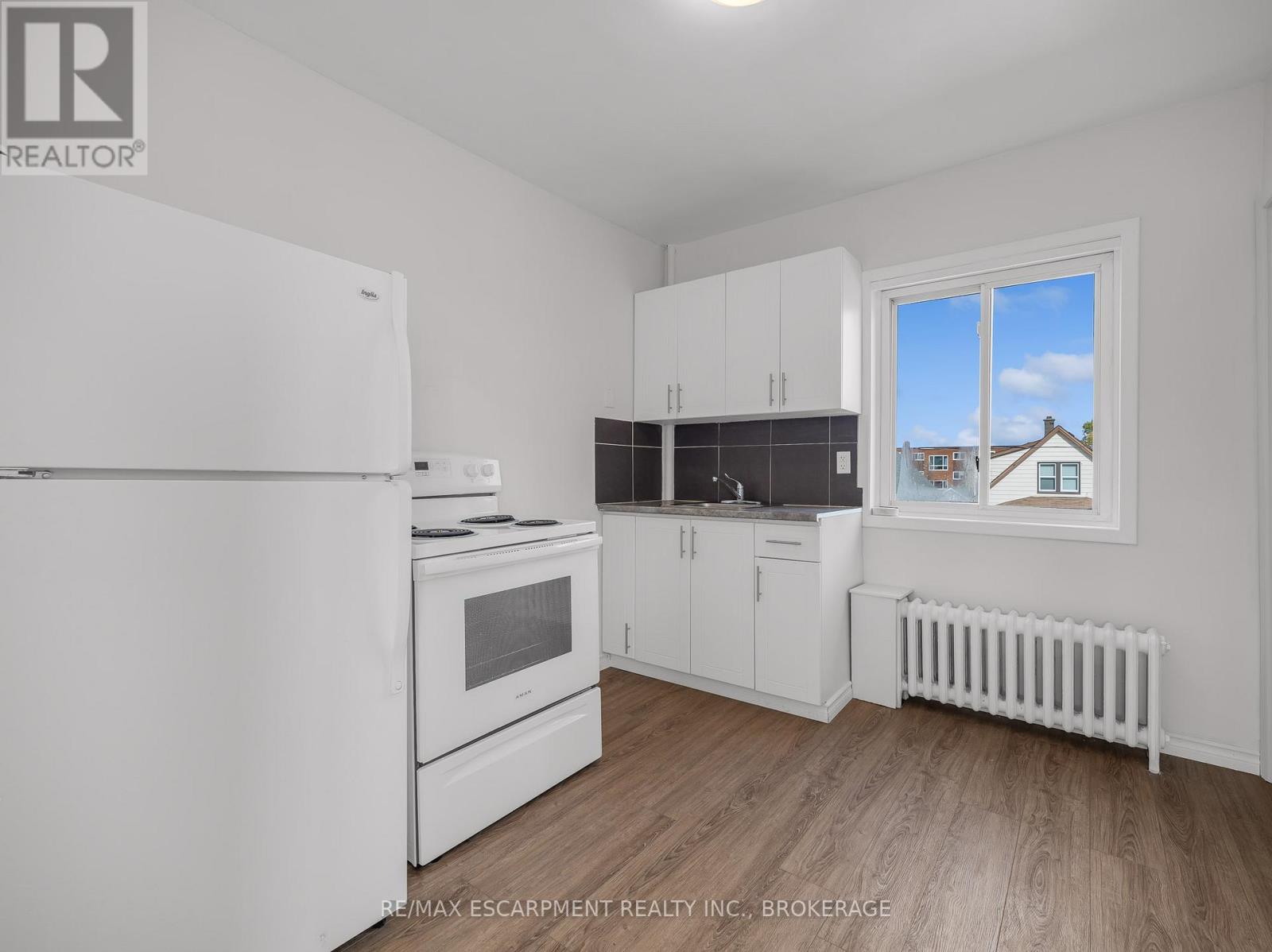 Upper - 7 Maitland Street, Thorold, Ontario  L2V 3A4 - Photo 2 - X13537078