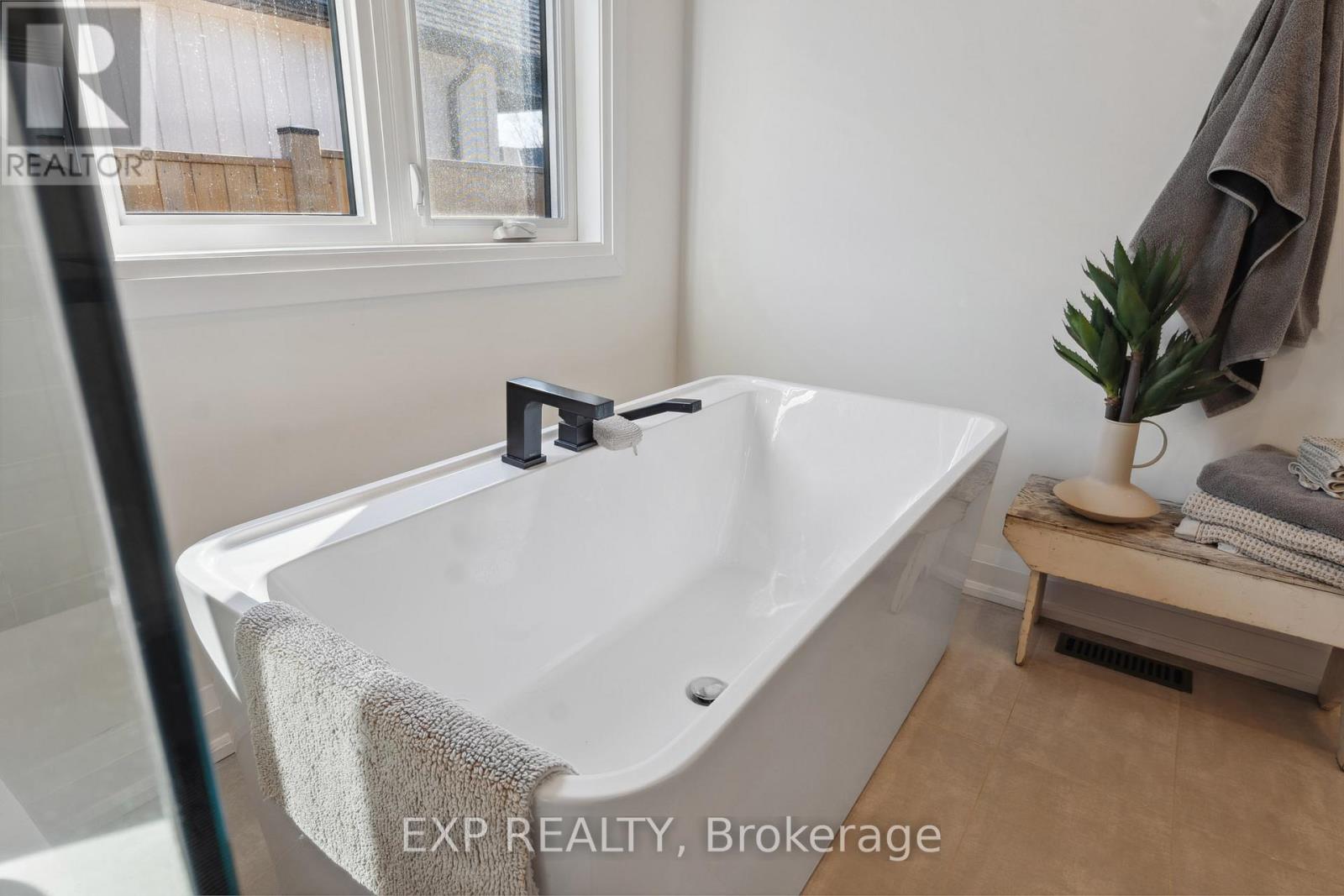 3598 Canfield Crescent, Fort Erie, Ontario  L0S 1S0 - Photo 24 - X13538406