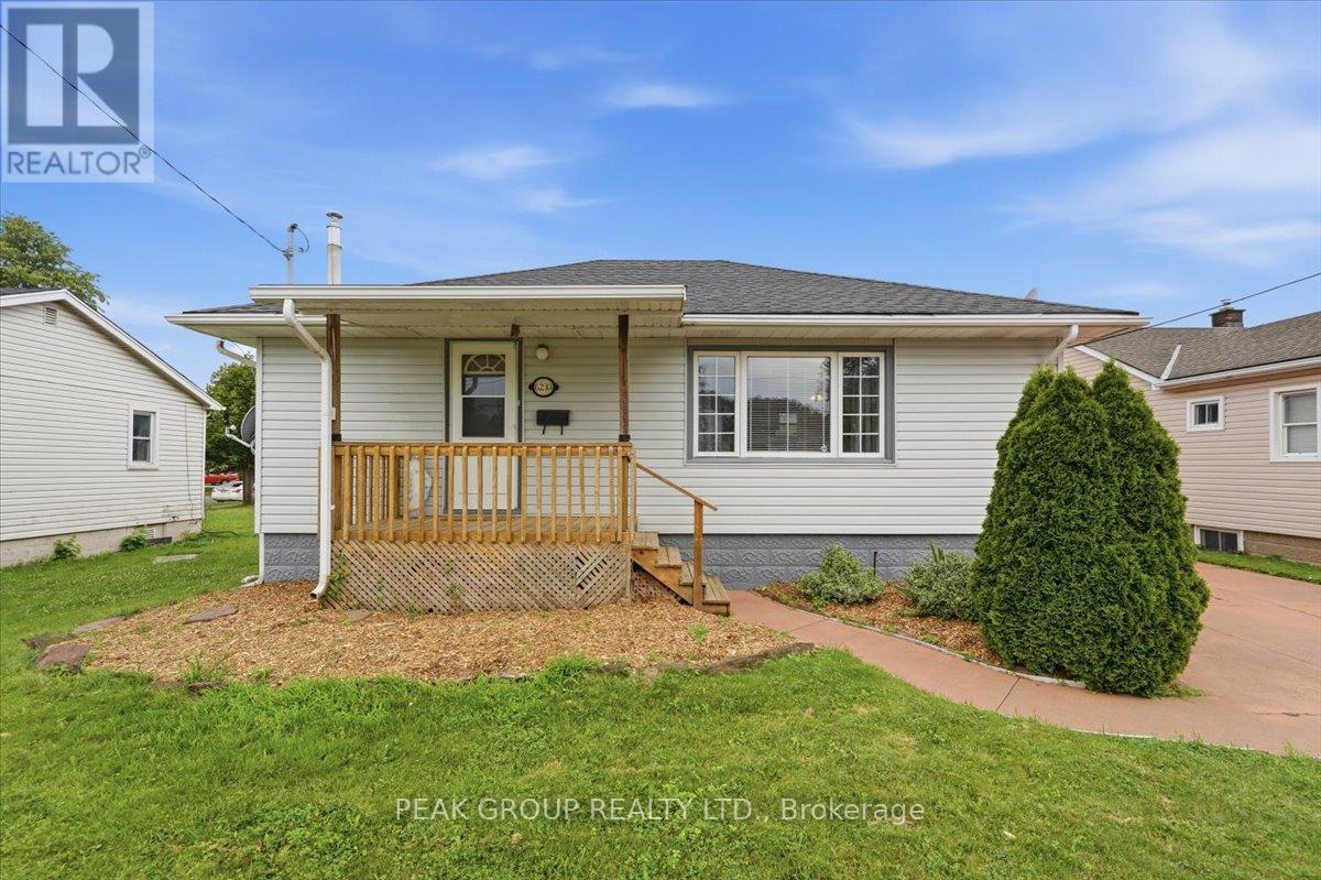 6233 Montrose Road, Niagara Falls, Ontario  L2H 1L5 - Photo 1 - X13538488