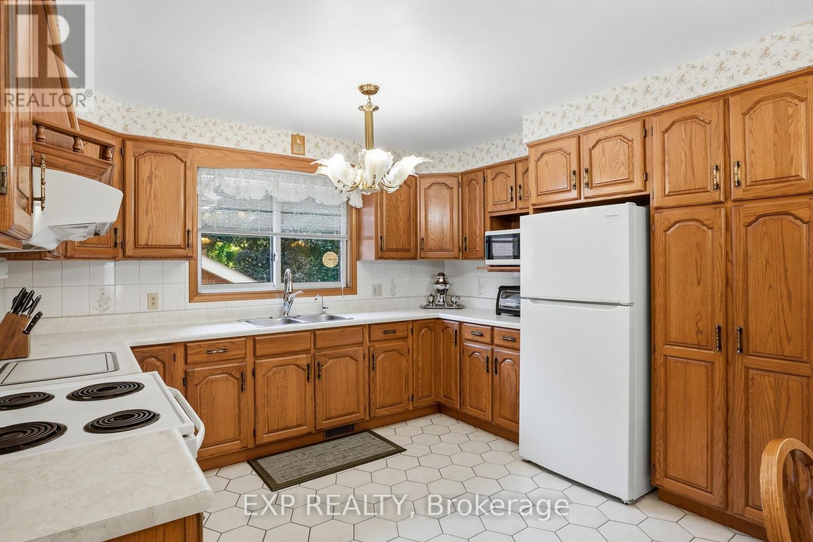 12 Fern Gate, Pelham, Ontario  L0S 1E4 - Photo 11 - X13538964