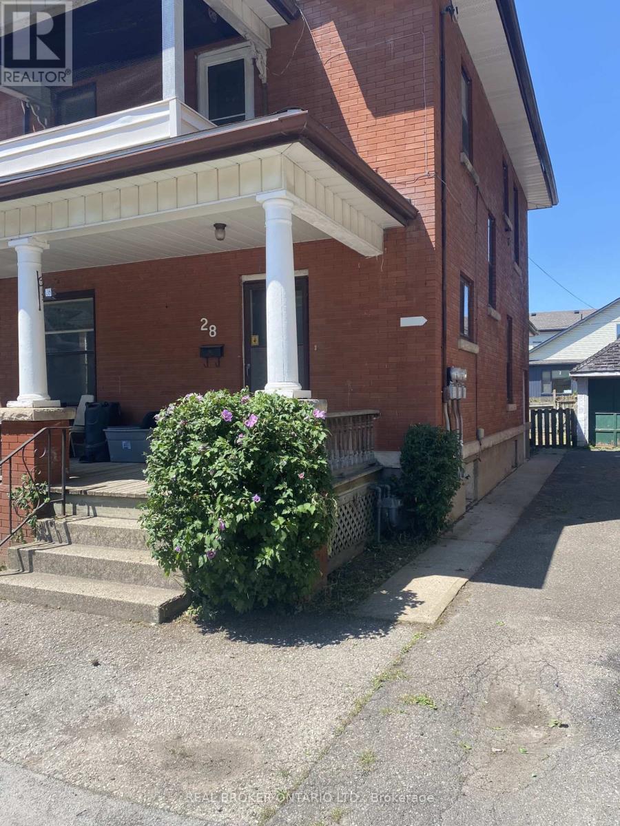 28 Grove Street, Welland, Ontario  L3B 4B4 - Photo 1 - X13541174