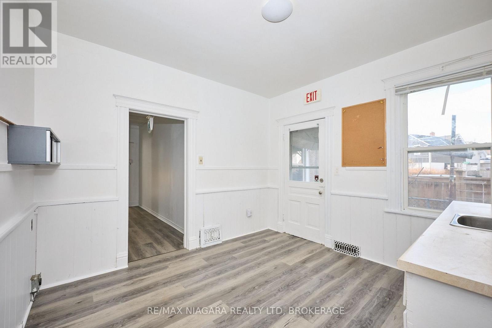 105a Welland Avenue, St. Catharines, Ontario  L2R 2H4 - Photo 11 - X13541874