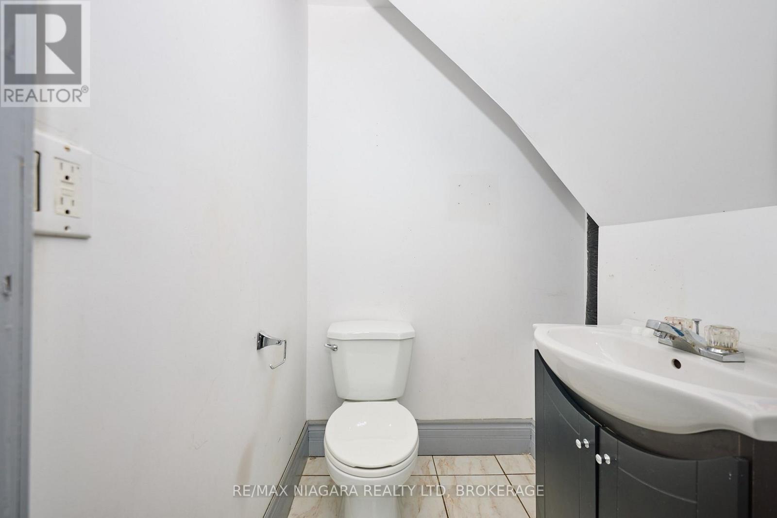 105a Welland Avenue, St. Catharines, Ontario  L2R 2H4 - Photo 12 - X13541874