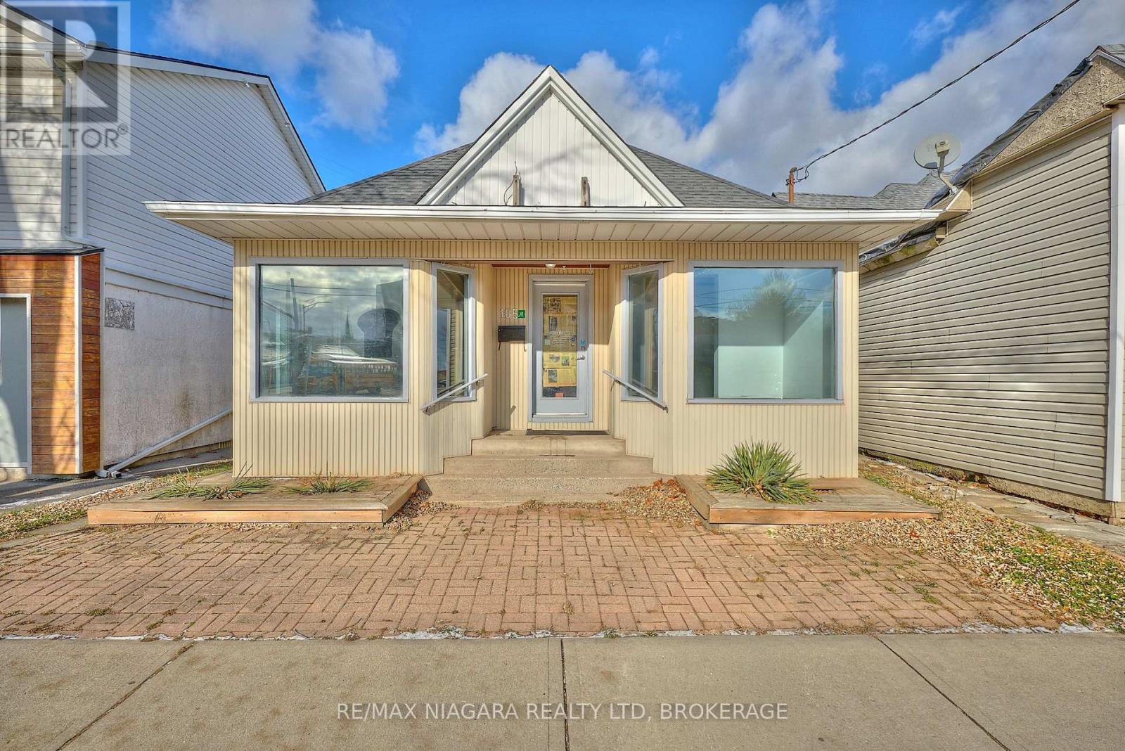 105a Welland Avenue, St. Catharines, Ontario  L2R 2H4 - Photo 1 - X13541878