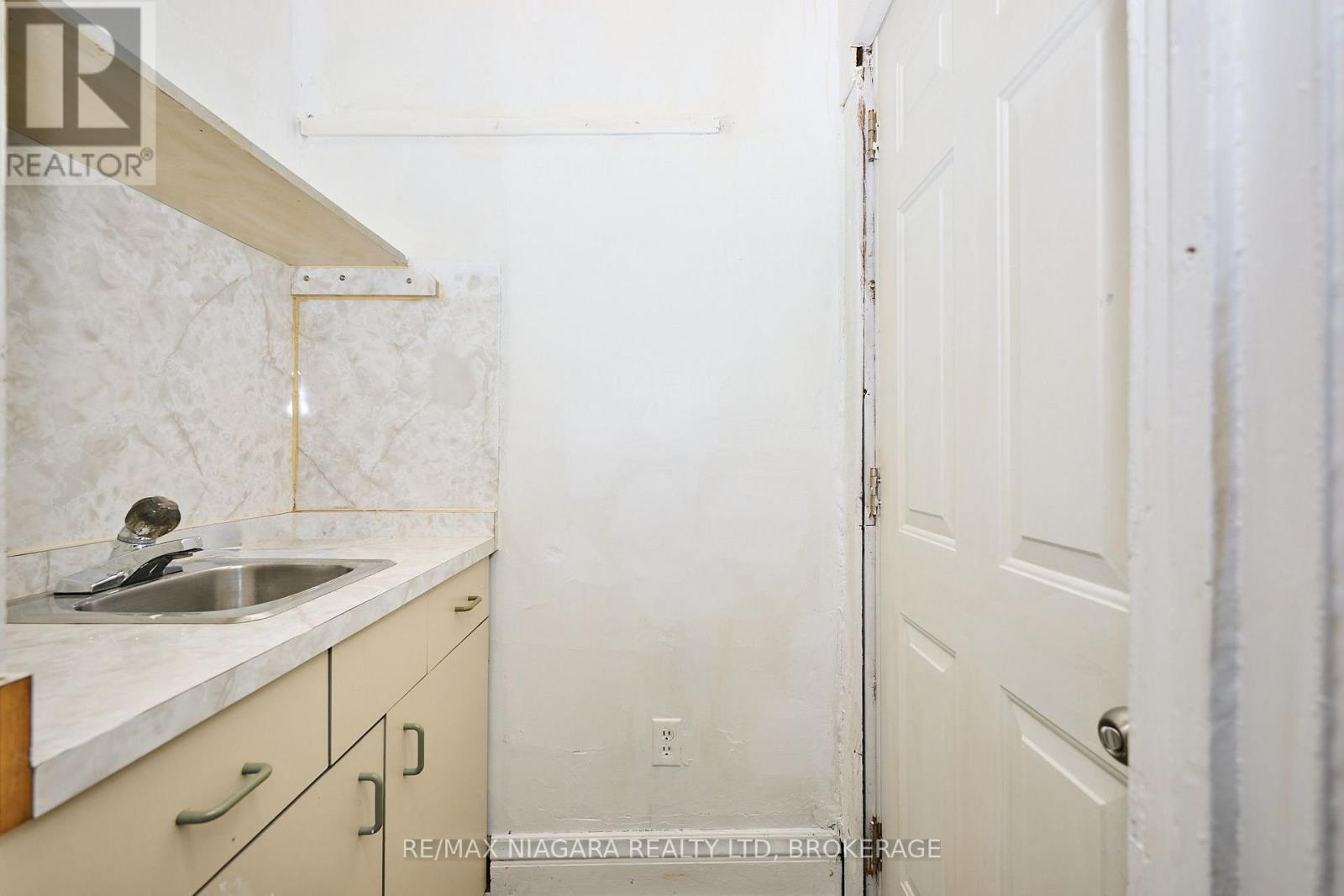 105a Welland Avenue, St. Catharines, Ontario  L2R 2H4 - Photo 17 - X13541878