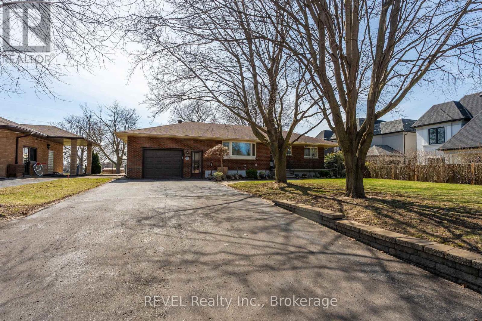 6398 Mountain Road, Niagara Falls, Ontario  L2E 6S4 - Photo 2 - X13542818