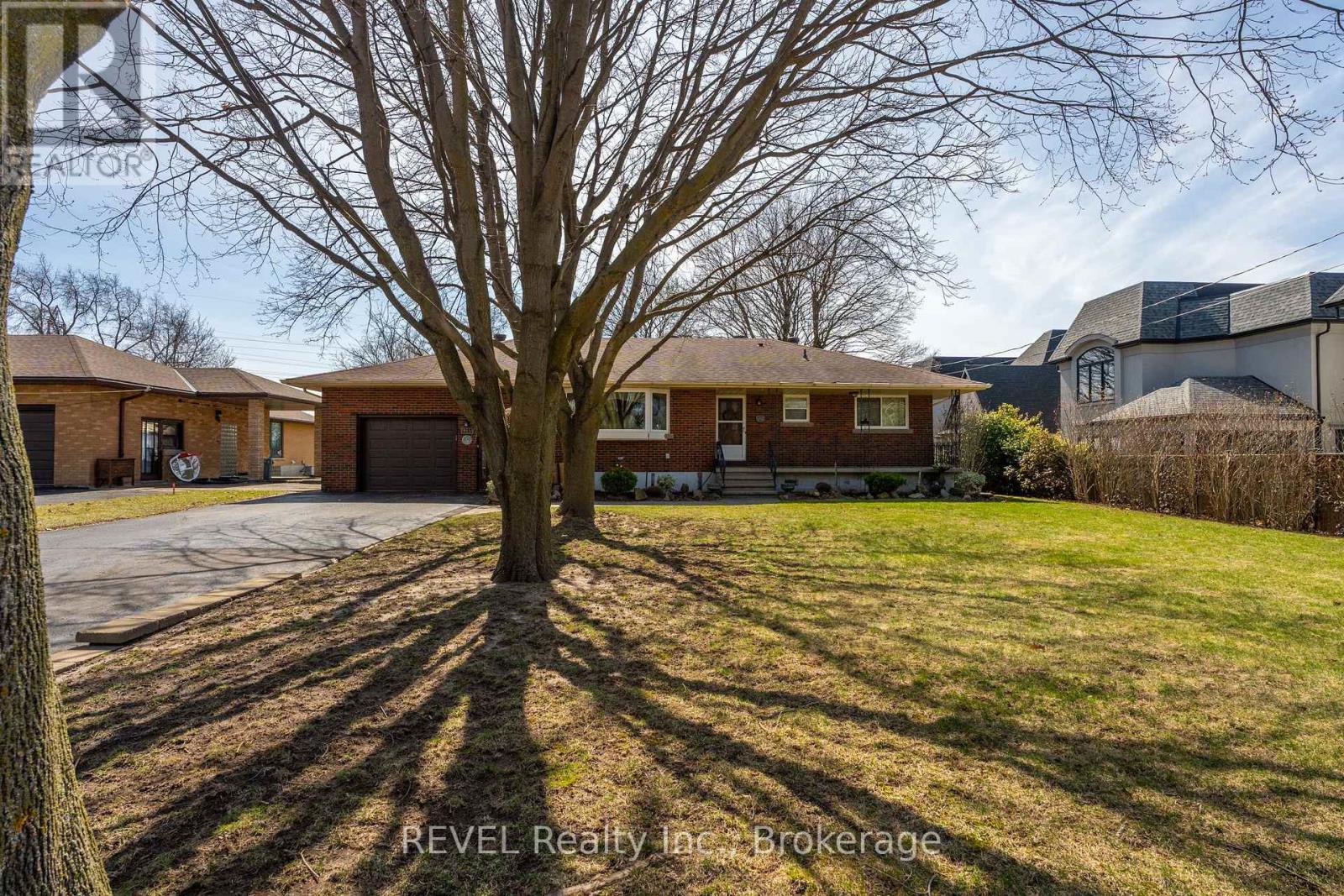 6398 Mountain Road, Niagara Falls, Ontario  L2E 6S4 - Photo 3 - X13542818