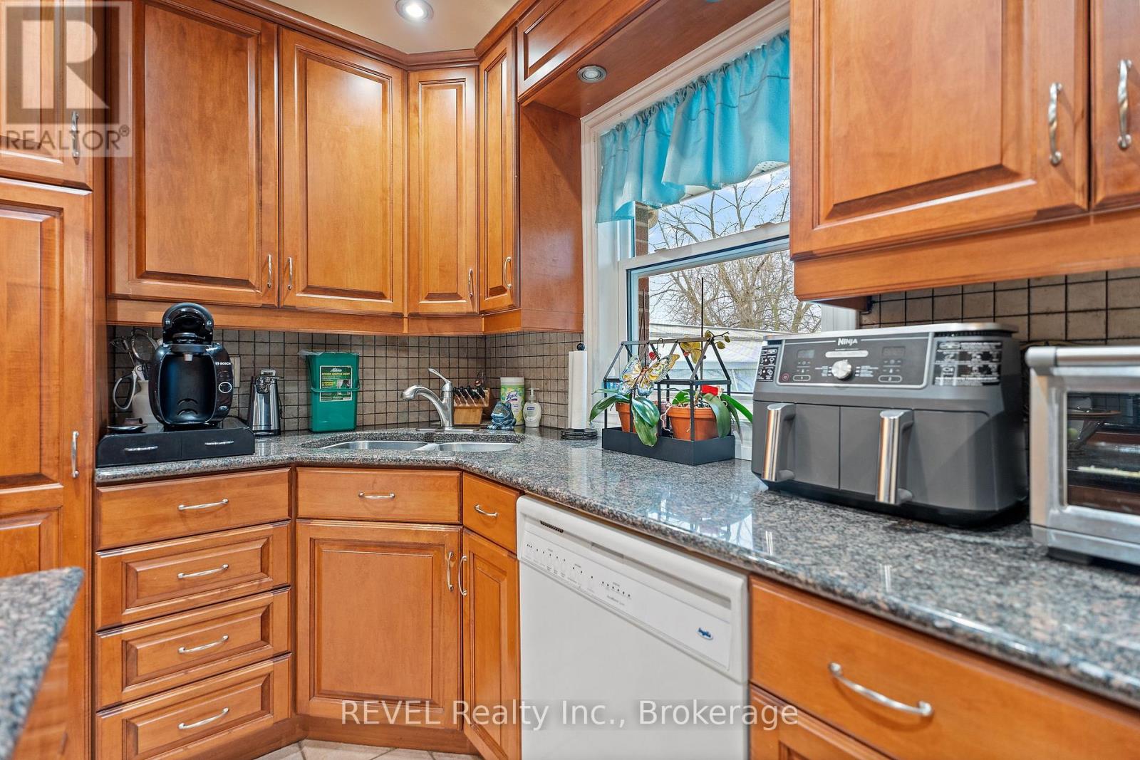 6398 Mountain Road, Niagara Falls, Ontario  L2E 6S4 - Photo 9 - X13542818