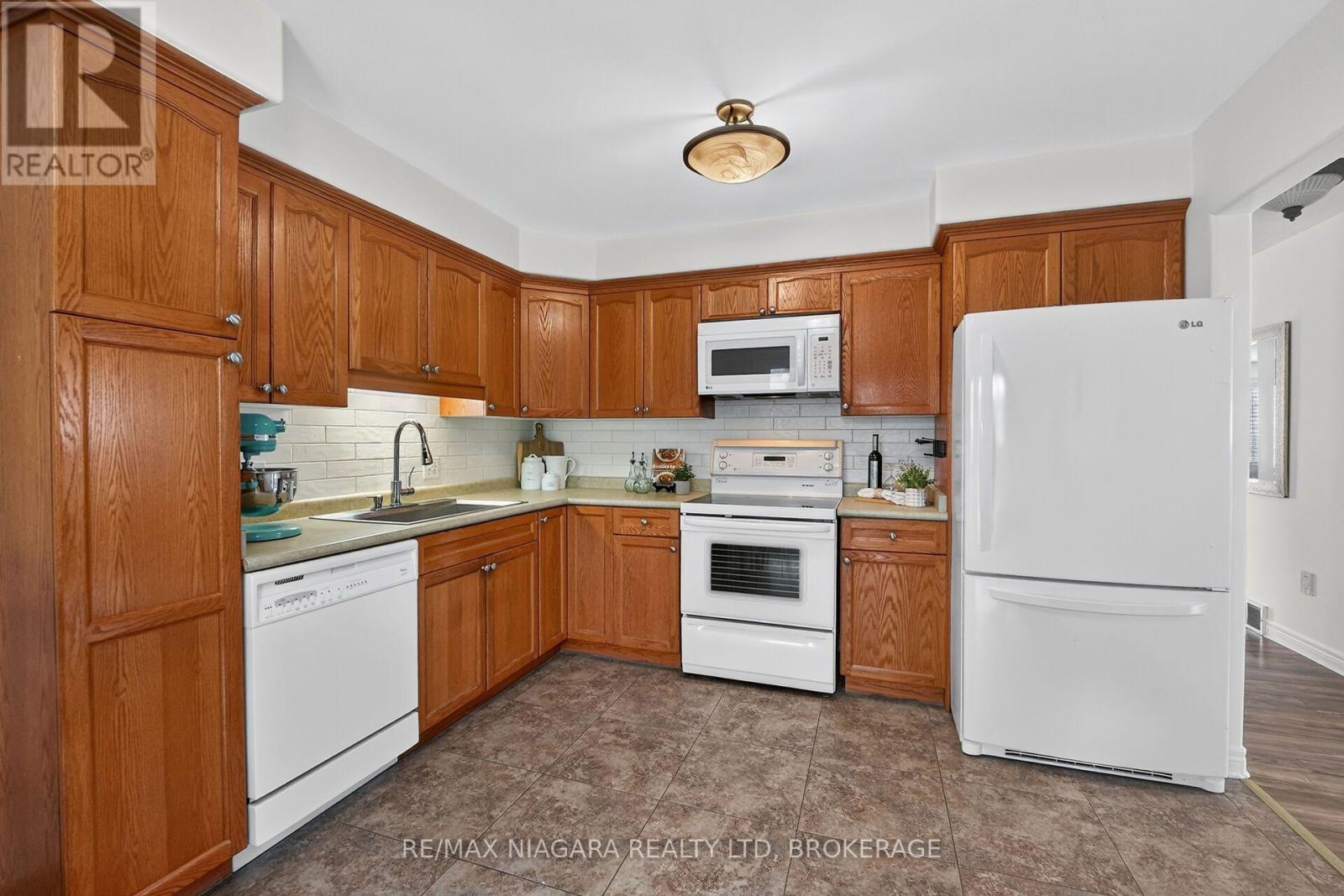 7710 Vincent Street W, Niagara Falls, Ontario  L2H 3B8 - Photo 16 - X13550246