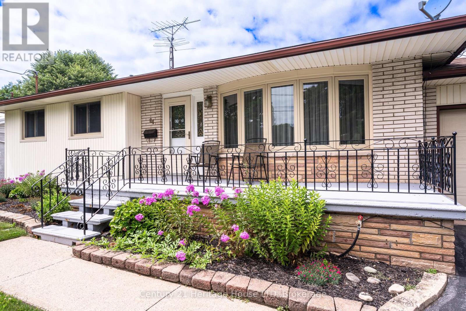 64 Croydon Drive, St. Catharines, Ontario  L2M 1J7 - Photo 1 - X13551066