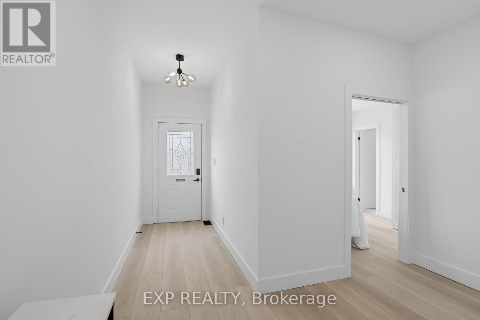 134 Sterling Street, London East, Ontario  N5Y 1Y8 - Photo 3 - X13552782