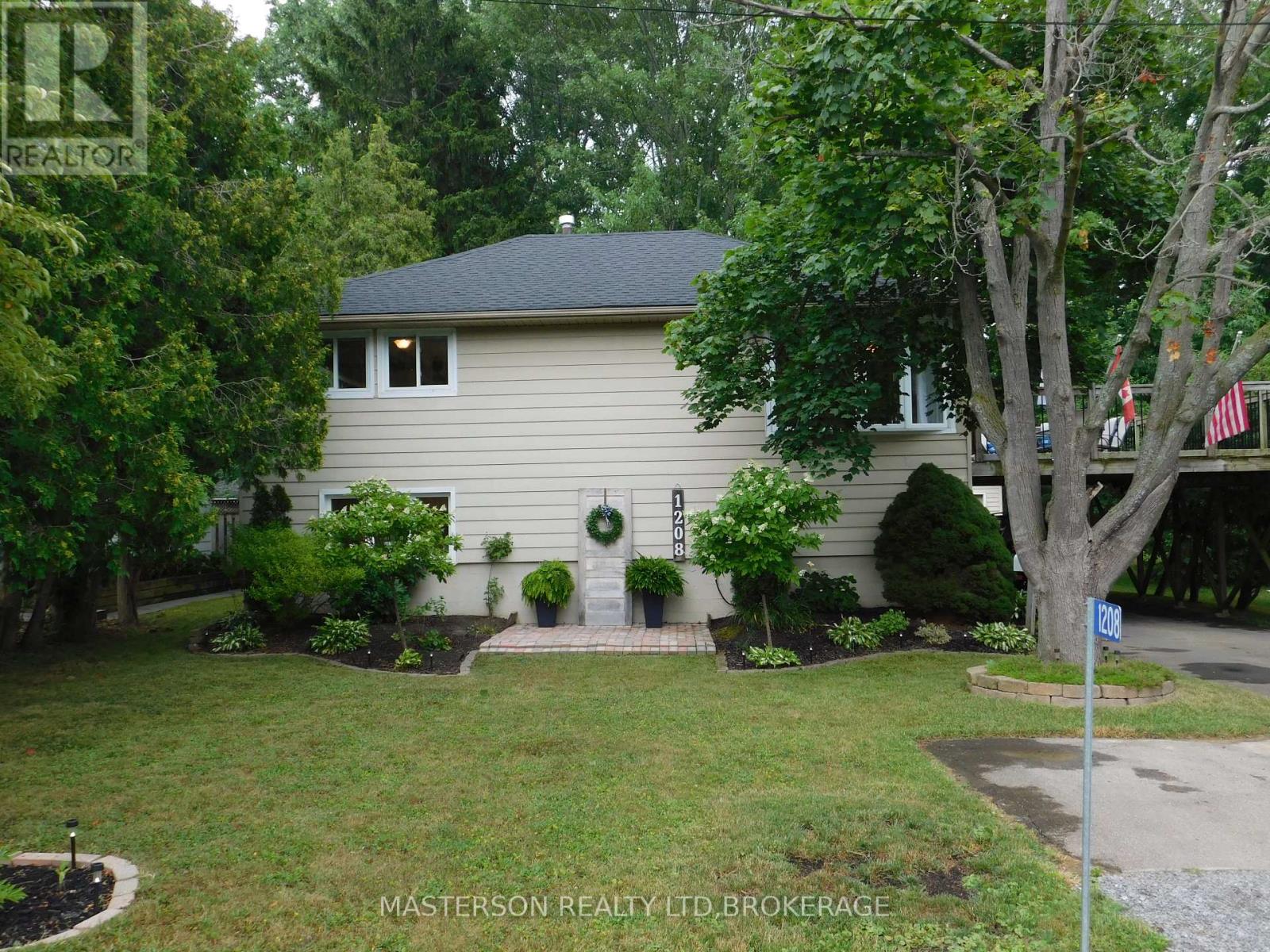 1208 Benner Avenue, Fort Erie, Ontario  L2A 4N7 - Photo 3 - X13553274