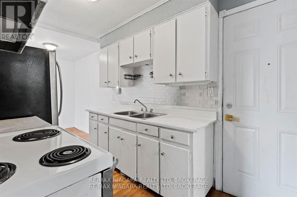 2 - 27 Main Street, St. Catharines, Ontario  L2N 4T6 - Photo 1 - X13555524
