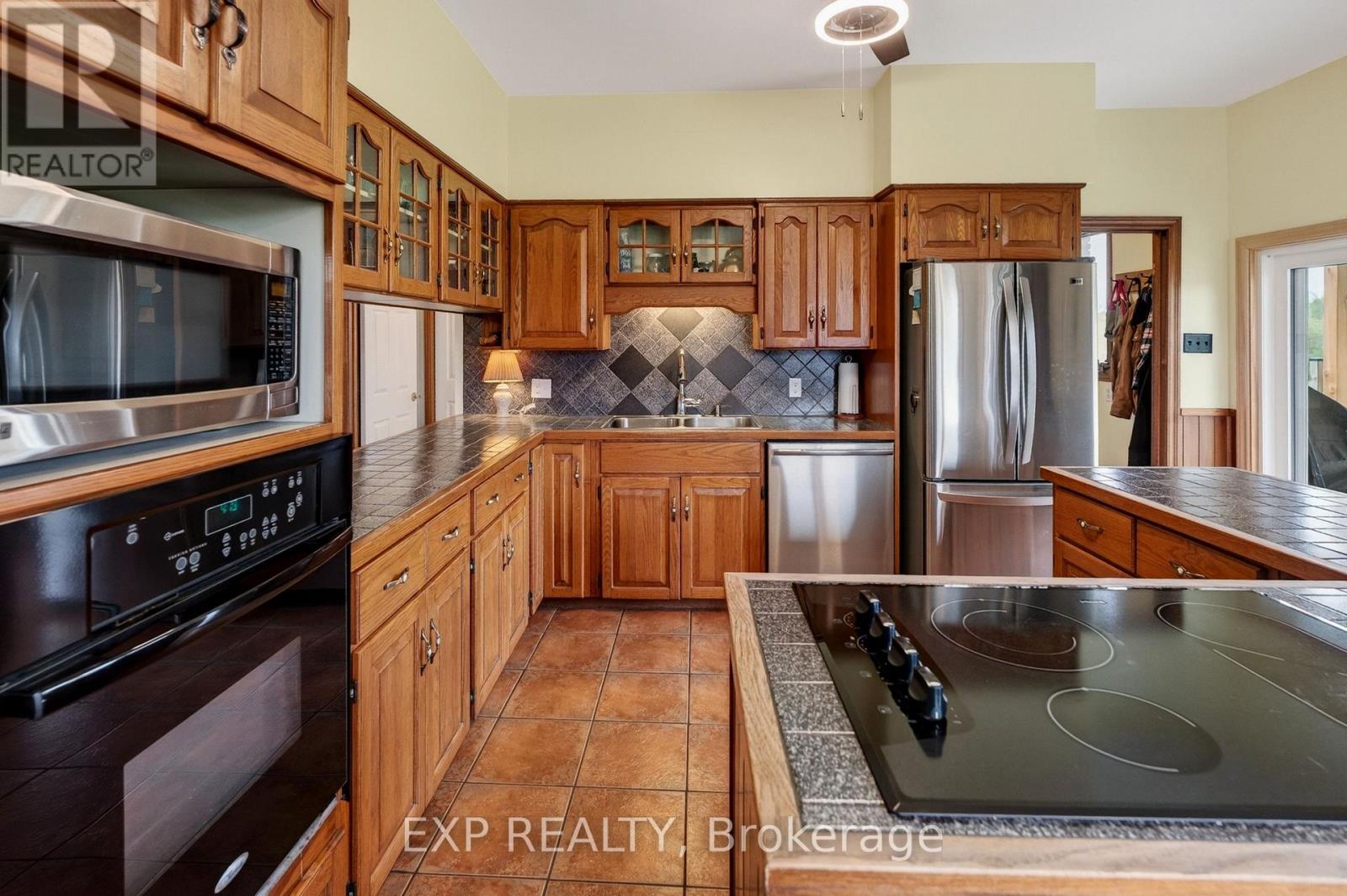 2266 Pettit Road, Fort Erie, Ontario  L2A 5M4 - Photo 21 - X13559366