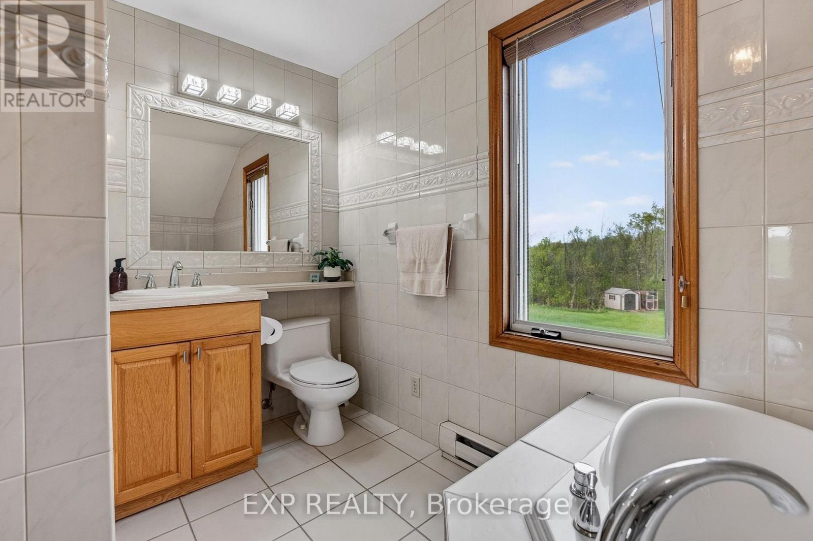 2266 Pettit Road, Fort Erie, Ontario  L2A 5M4 - Photo 29 - X13559366