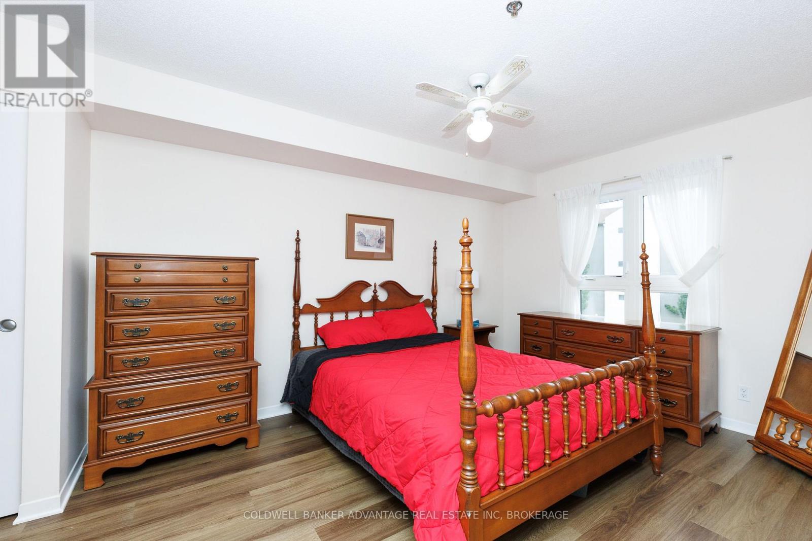 1208 - 330 Prince Charles Drive S, Welland, Ontario  L3C 7B3 - Photo 10 - X13559442