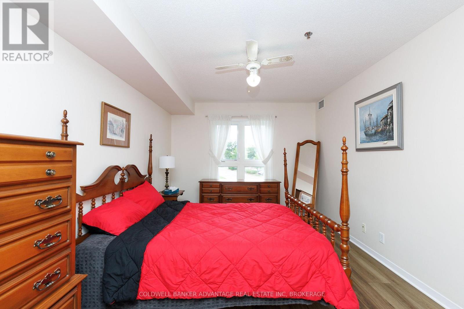 1208 - 330 Prince Charles Drive S, Welland, Ontario  L3C 7B3 - Photo 11 - X13559442