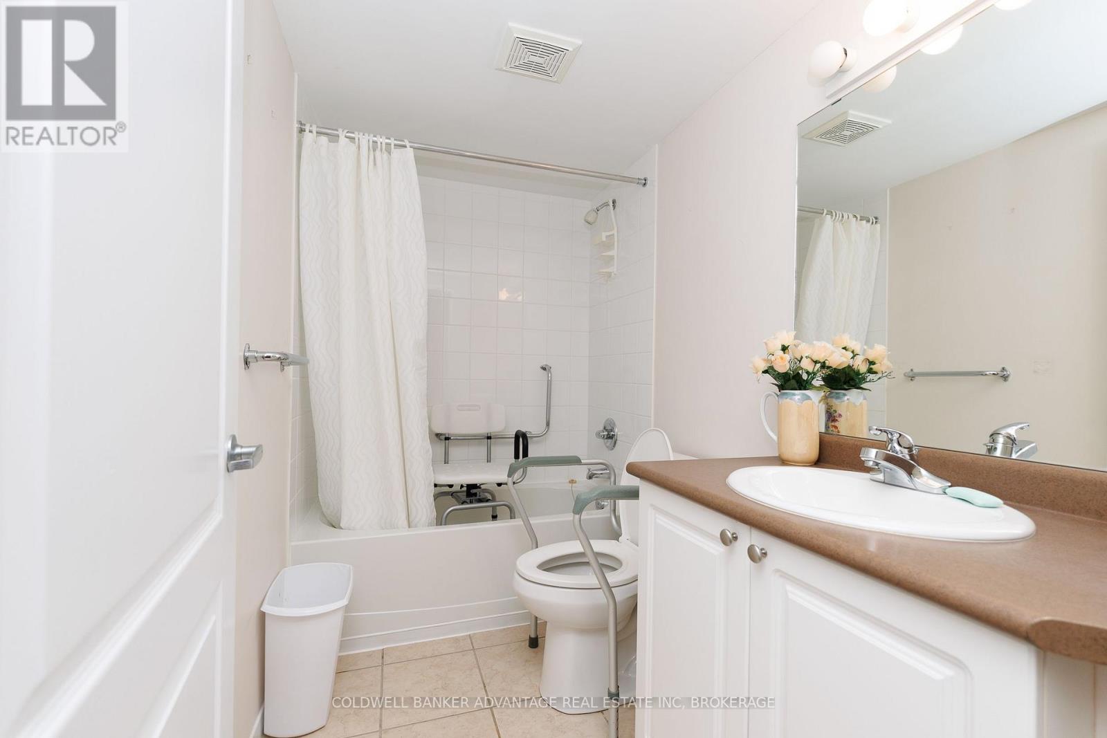 1208 - 330 Prince Charles Drive S, Welland, Ontario  L3C 7B3 - Photo 7 - X13559442
