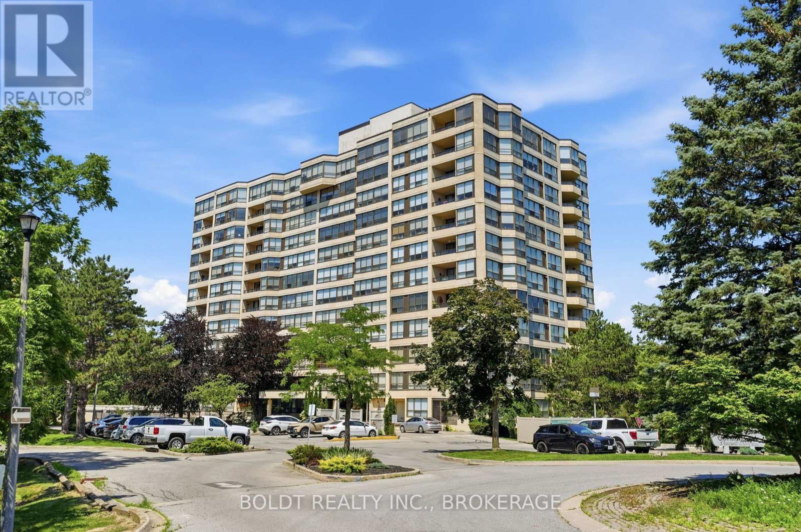 702 - 3 Towering Heights Boulevard, St. Catharines, Ontario  L2T 4A4 - Photo 1 - X13567332