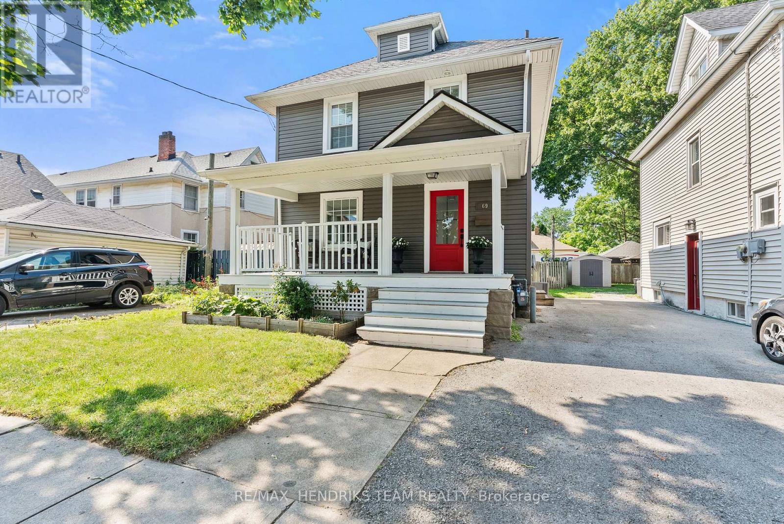 69 Chaplin Avenue, St. Catharines, Ontario  L2R 2E8 - Photo 1 - X13568050
