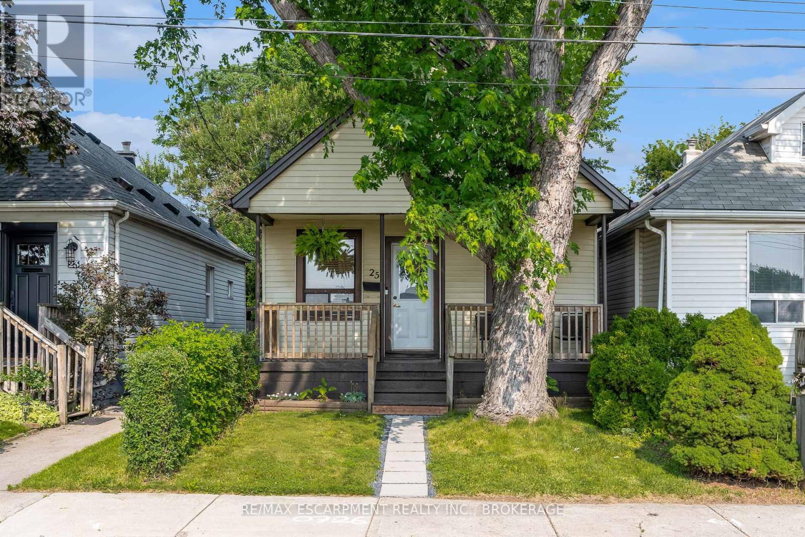 25 Mckinstry Street, Hamilton, Ontario  L8L 6C2 - Photo 1 - X13569296