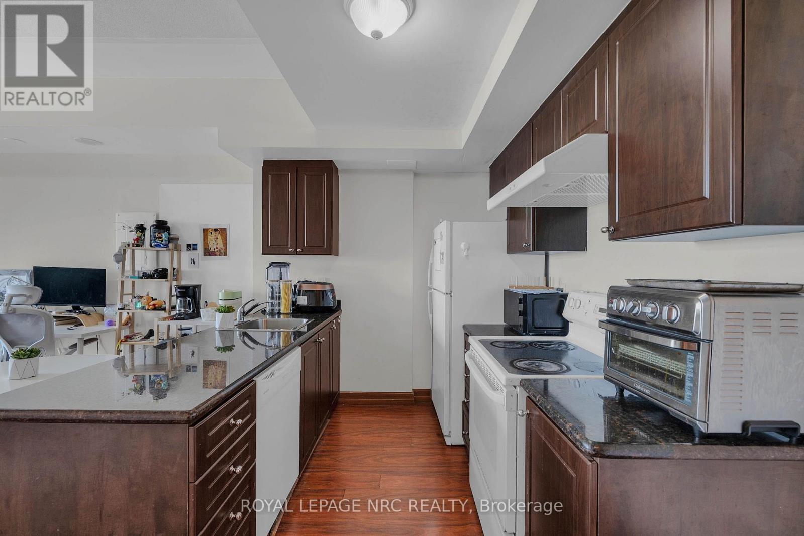 Ph 6 - 15 Maplewood Avenue, Toronto, Ontario  M6C 4B4 - Photo 16 - C13569798