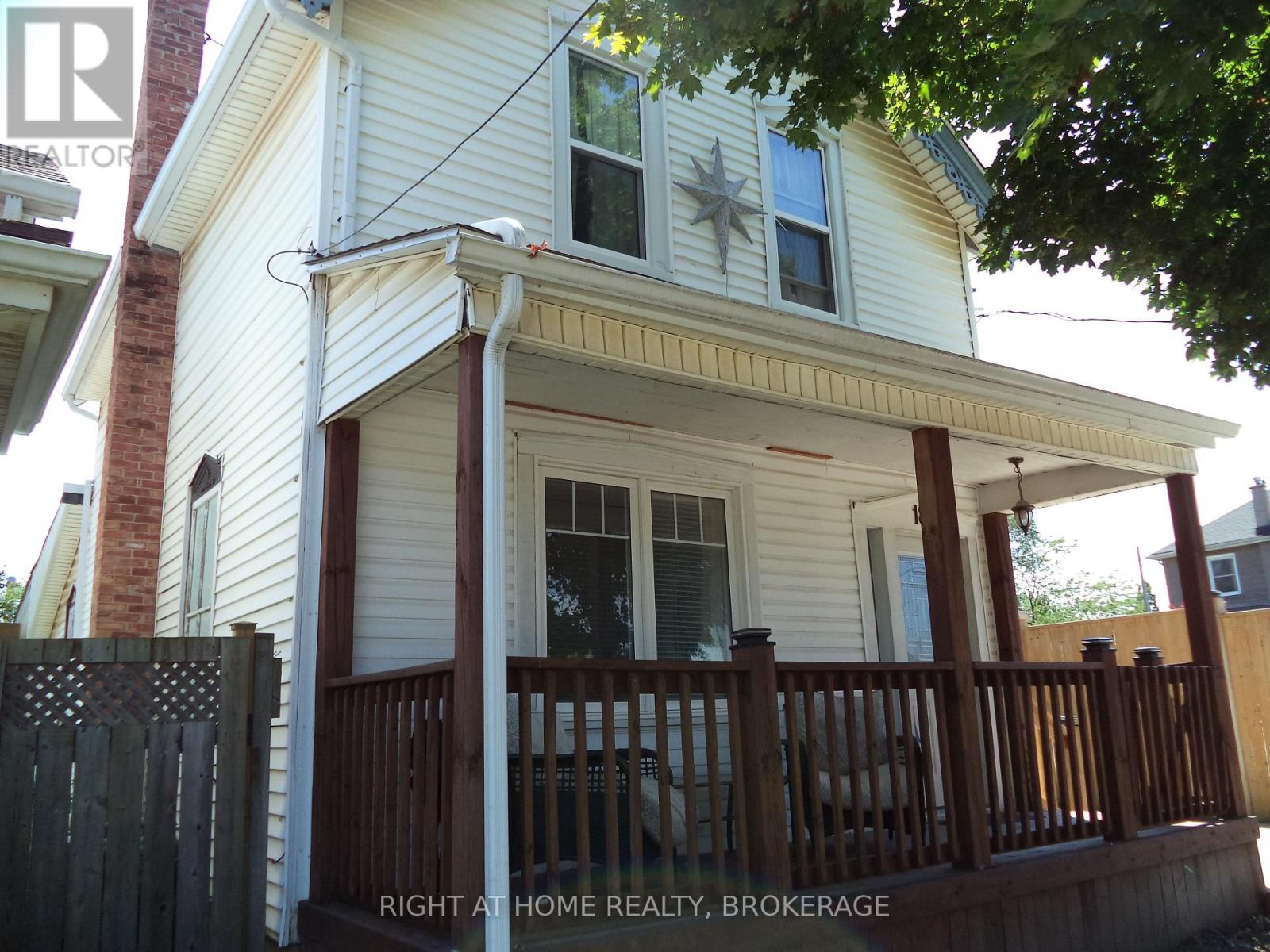 18 Almond Street, St. Catharines, Ontario  L2T 1E9 - Photo 1 - X13570866