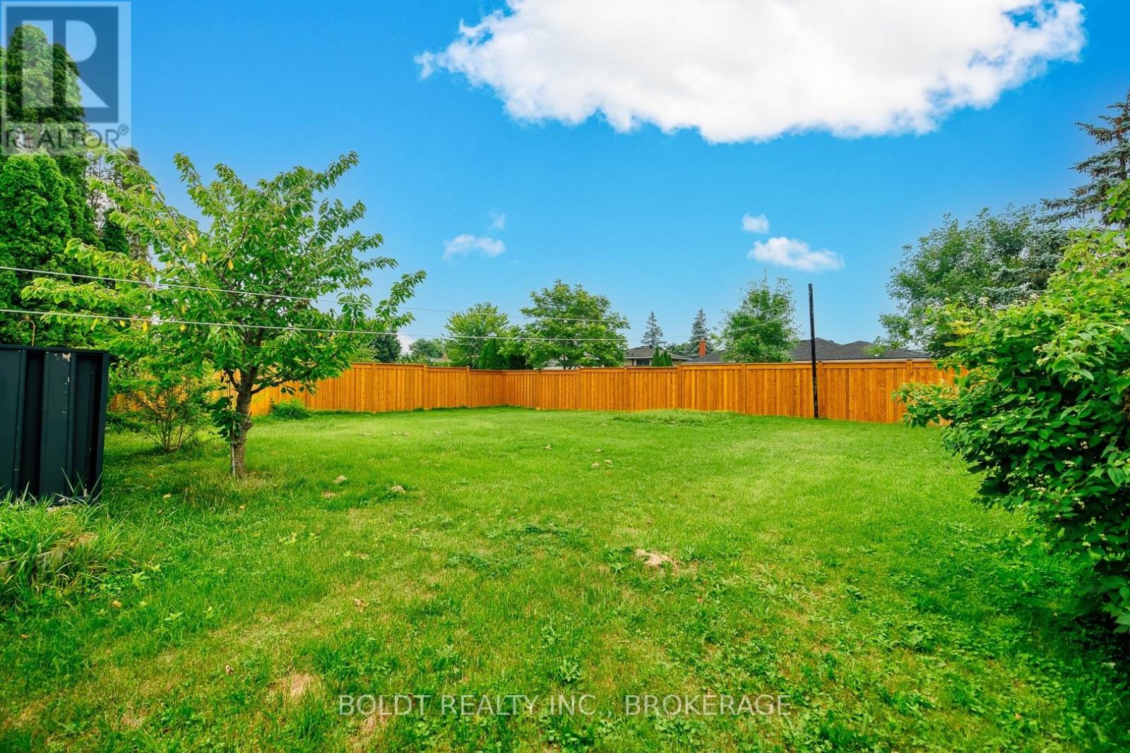 8 Pamela Drive, Thorold, Ontario  L2V 2X8 - Photo 5 - X13571730