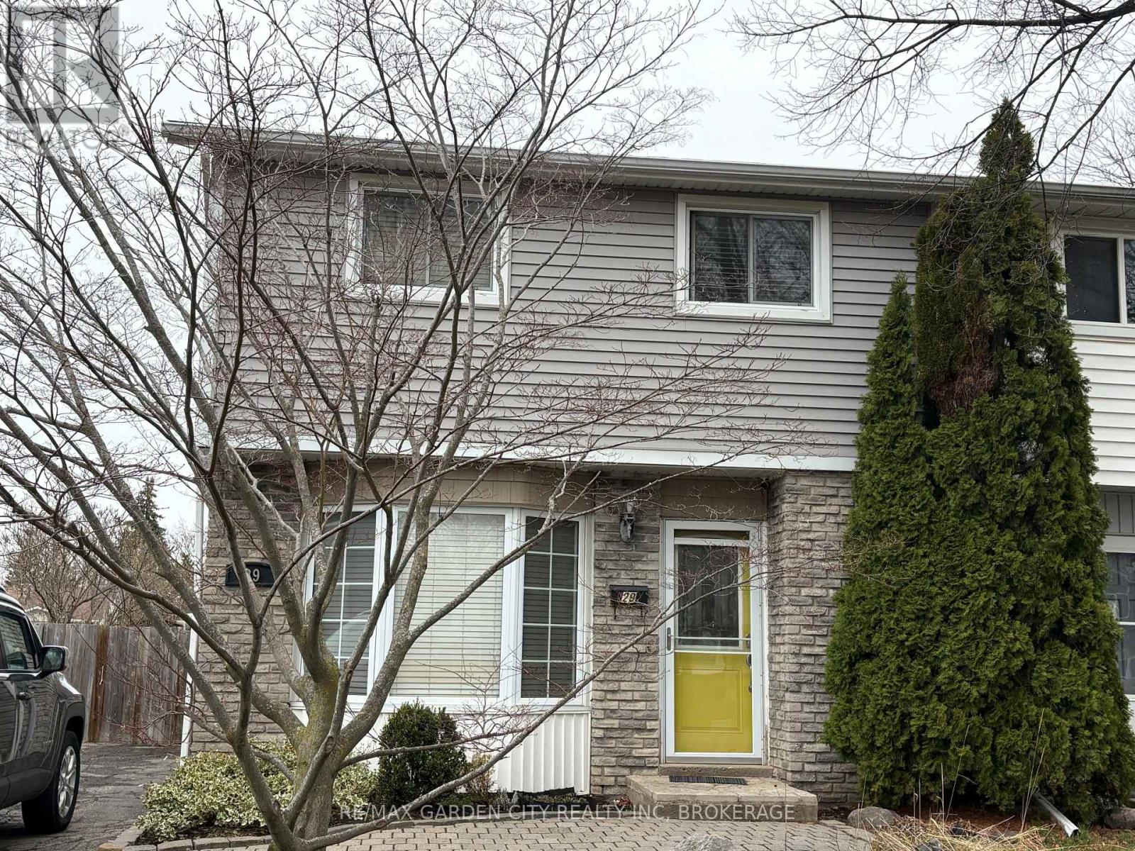 29 St. Hilda's Court, St. Catharines, Ontario  L2R 7H1 - Photo 1 - X13573308