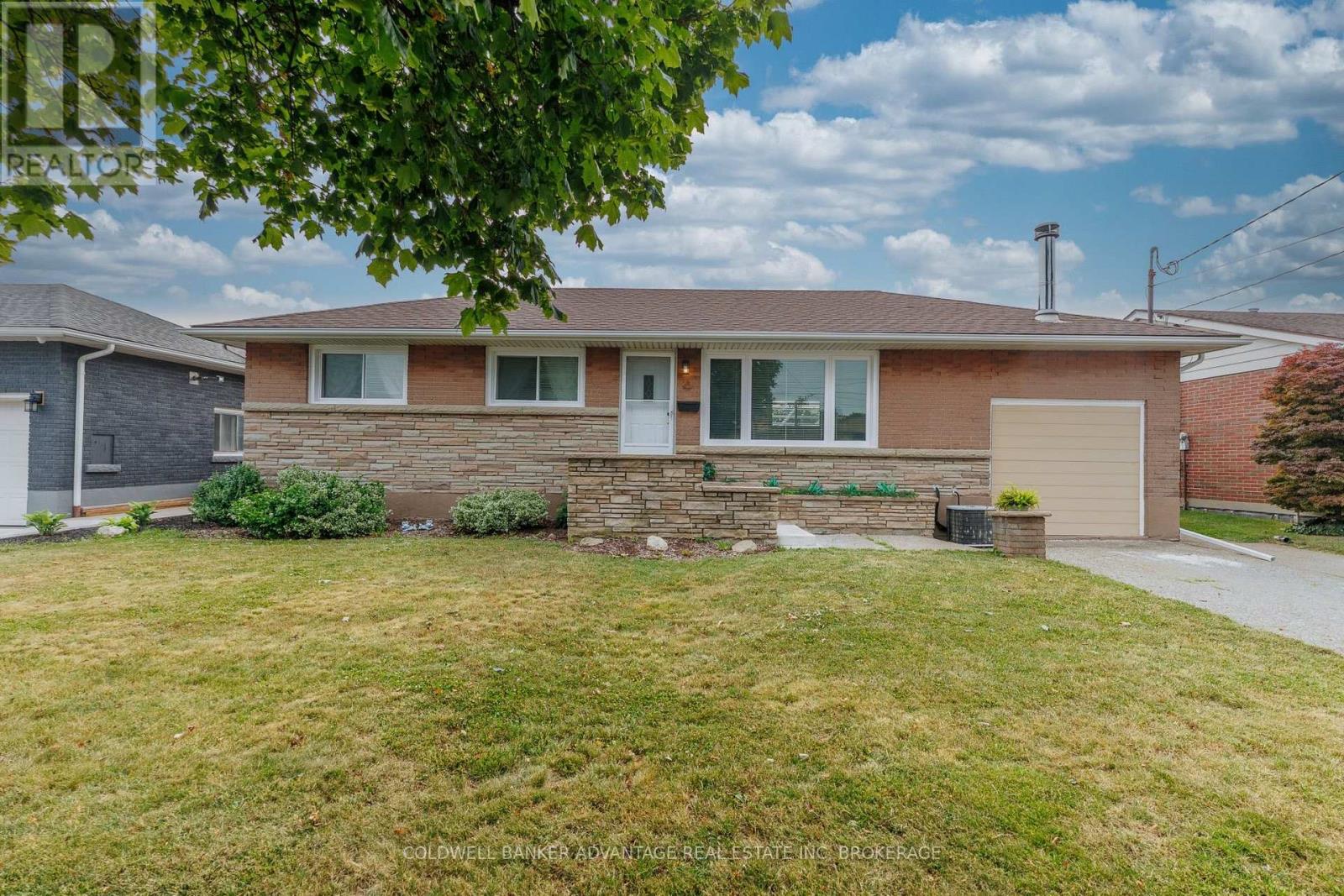 77 Balmoral Avenue, Welland, Ontario  L3B 1S5 - Photo 1 - X13576078