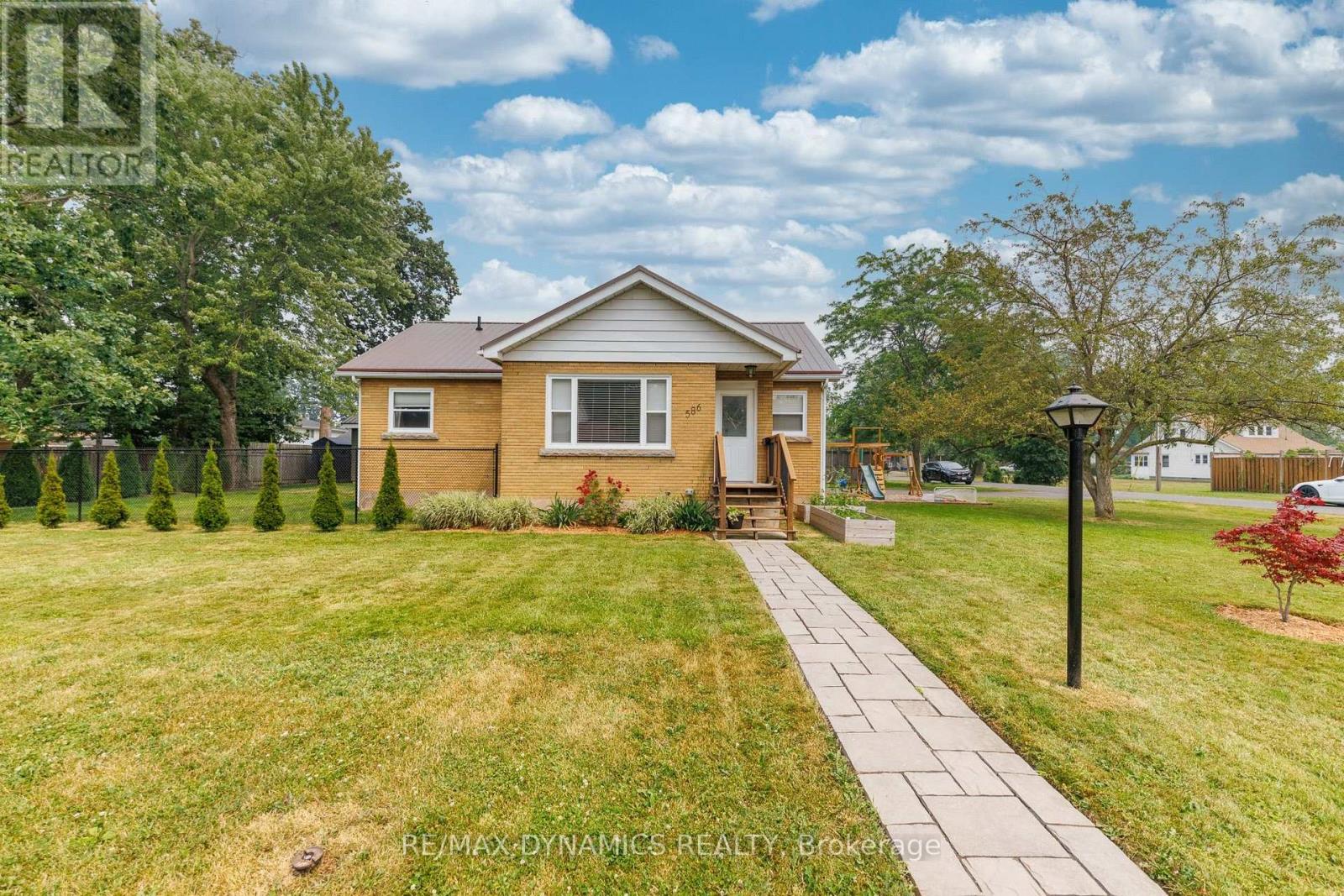 586 Lakeside Road, Fort Erie, Ontario  L2A 4Y2 - Photo 1 - X13581006