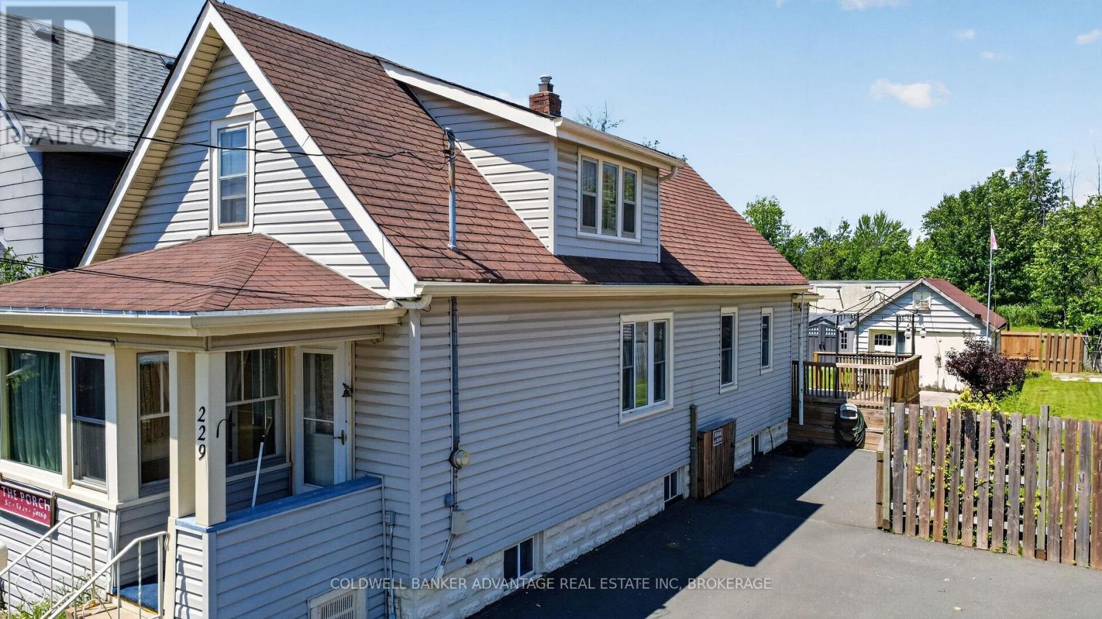 229 Broadway Avenue, Welland, Ontario  L3C 5L7 - Photo 1 - X13582430