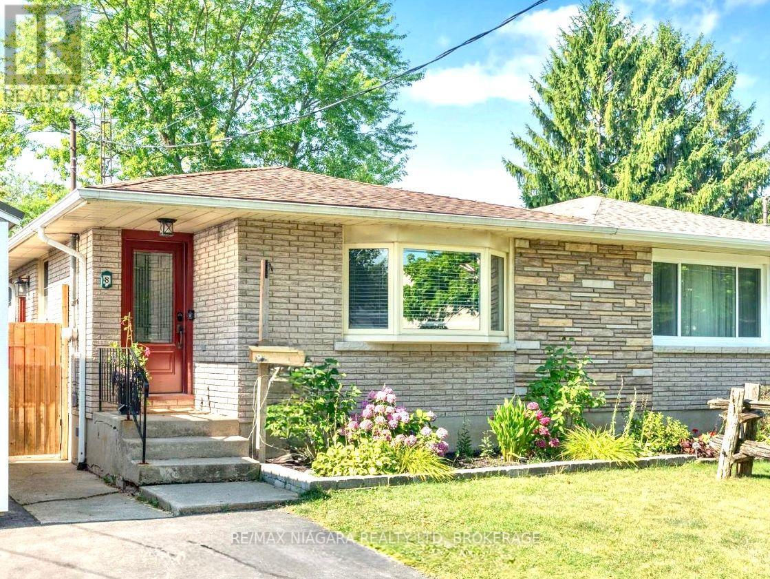 8 Lakehurst Drive, St. Catharines, Ontario  L2N 4C2 - Photo 1 - X13586684