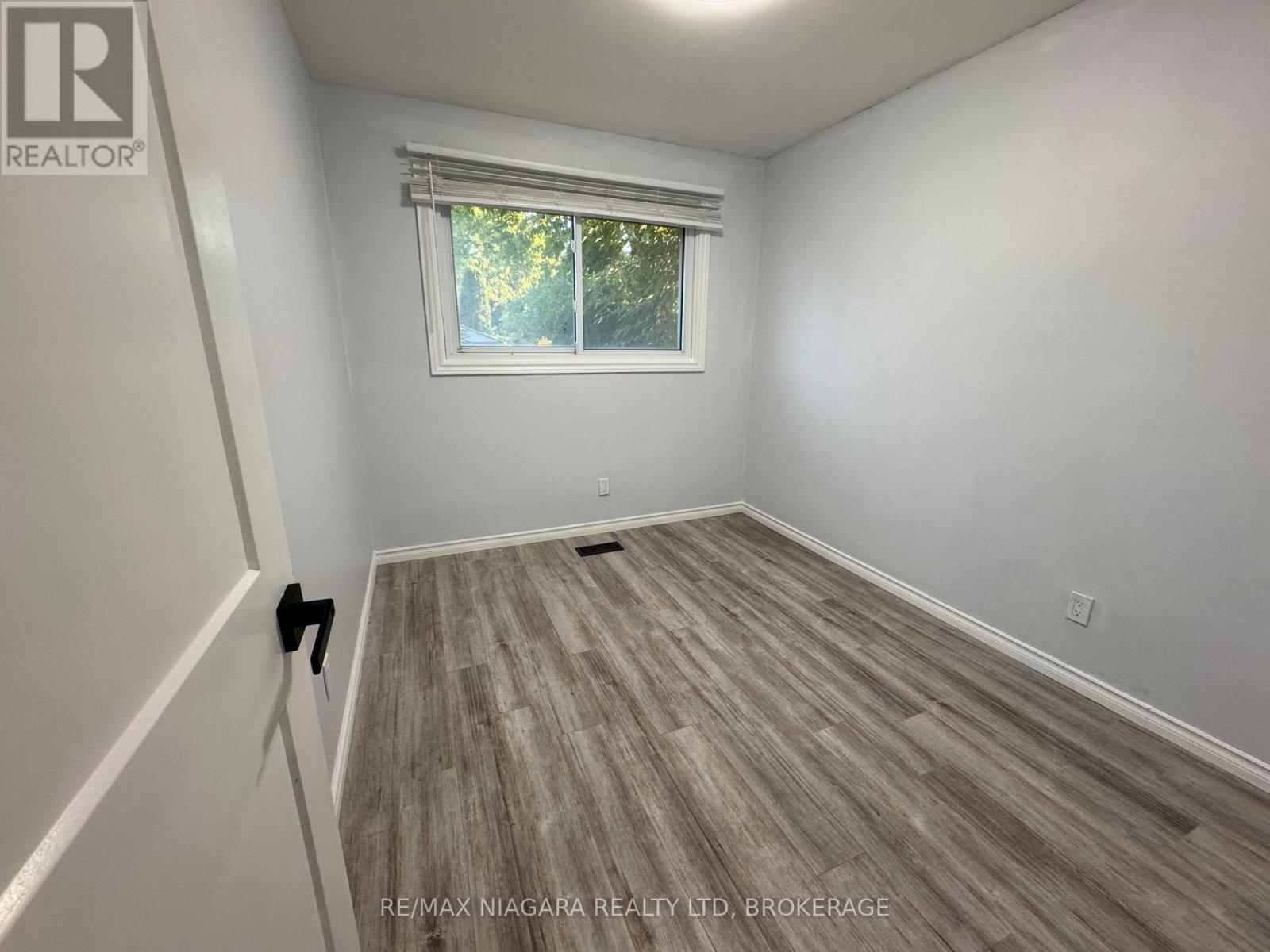 8 Lakehurst Drive, St. Catharines, Ontario  L2N 4C2 - Photo 12 - X13586684