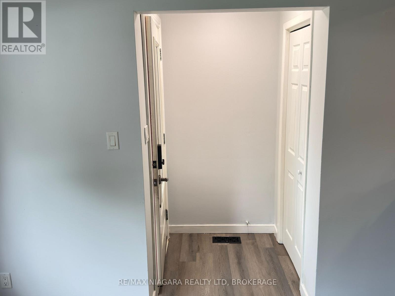 8 Lakehurst Drive, St. Catharines, Ontario  L2N 4C2 - Photo 2 - X13586684